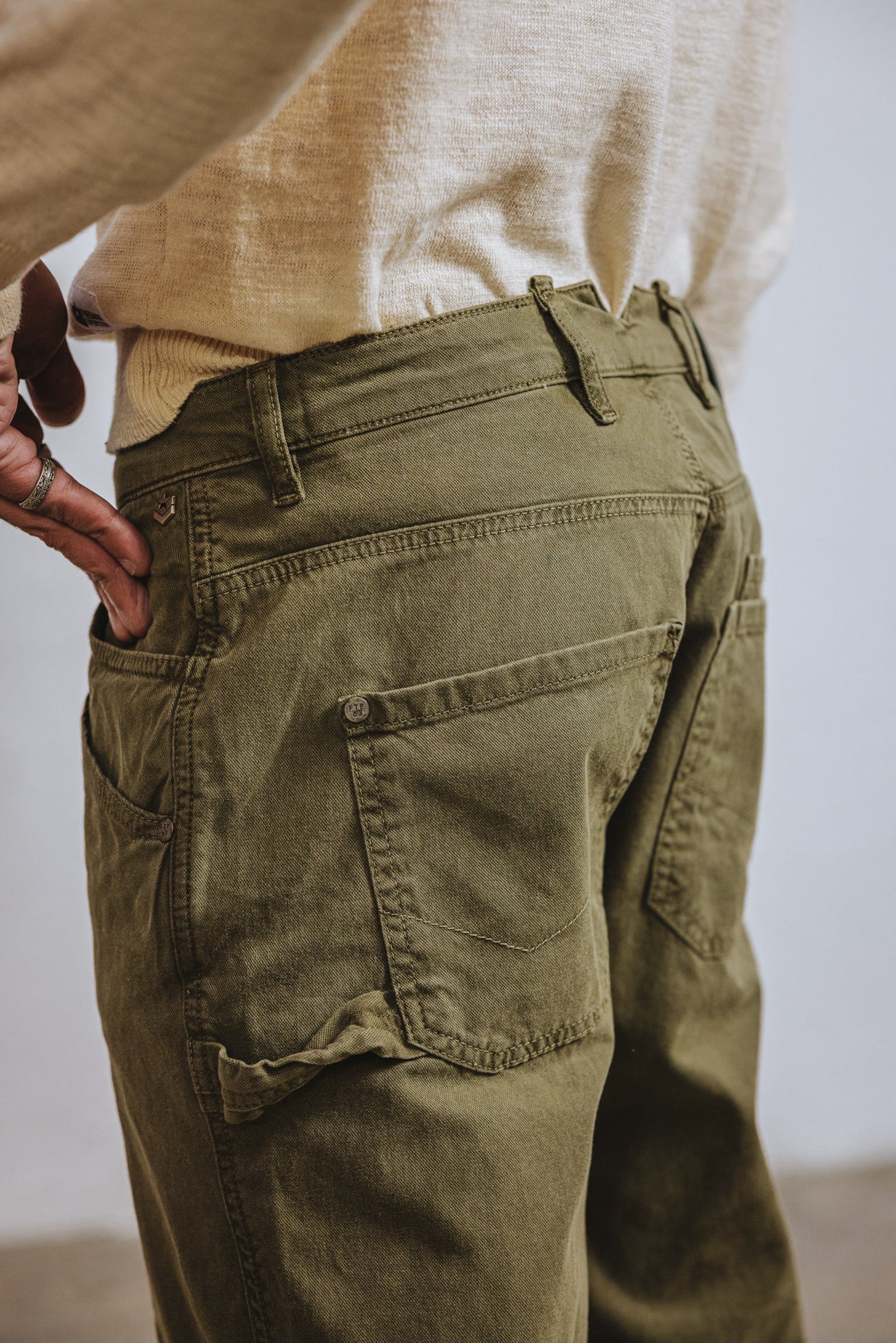 
              

Pantalon carpenter Unisex Samuel Dobbily olive night | Freeman T. Porter
            