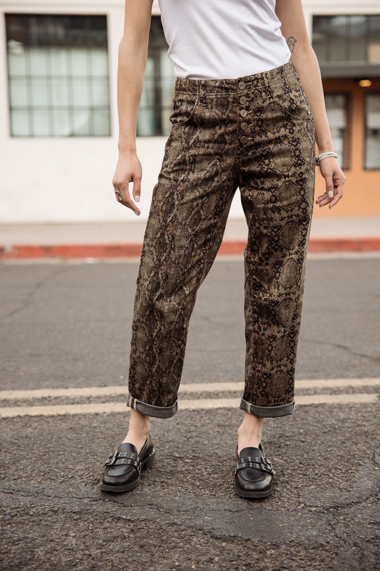   
            

Straight-leg boyfriend pants Woman Sloane Mamba original | Freeman T. Porter
          