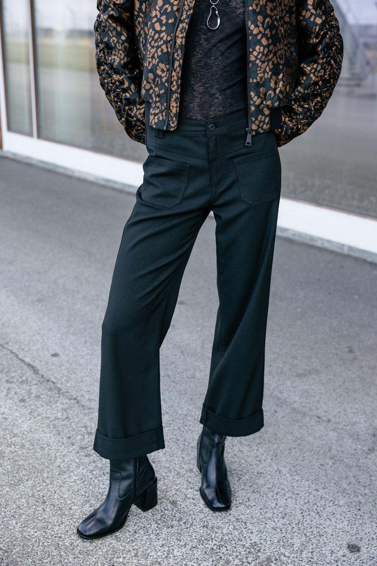   
            

Pantalon cropped large Femme Alice Cascada black | Freeman T. Porter
          