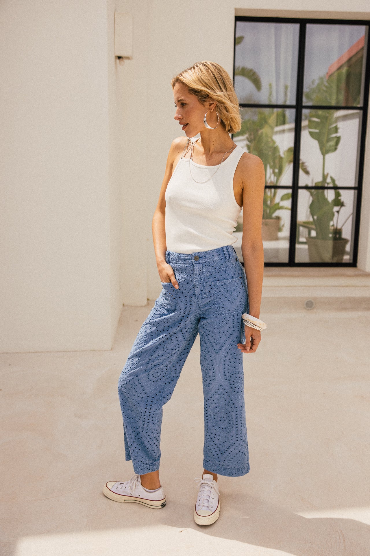 

Pantalon large brodé à fourche basse  Femme Alice Embroidery denim blue | Freeman T. Porter