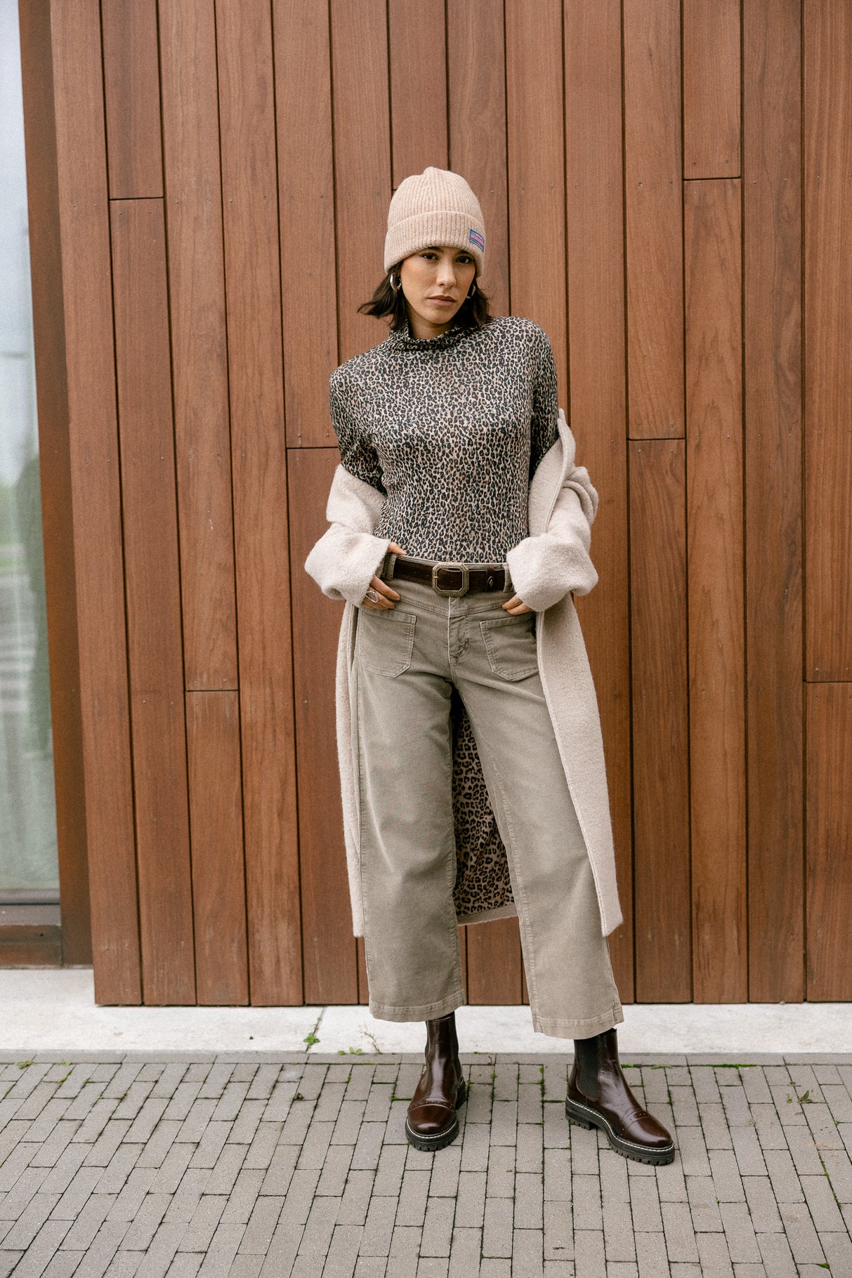 
              

Pantalon cropped large à revers Femme Alice Needlecord kelp | Freeman T. Porter
            