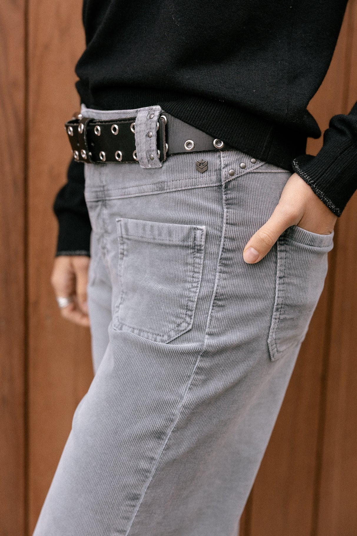 
              

Pantalon cropped large à revers Femme Alice Needlecord stormy weather | Freeman T. Porter
            