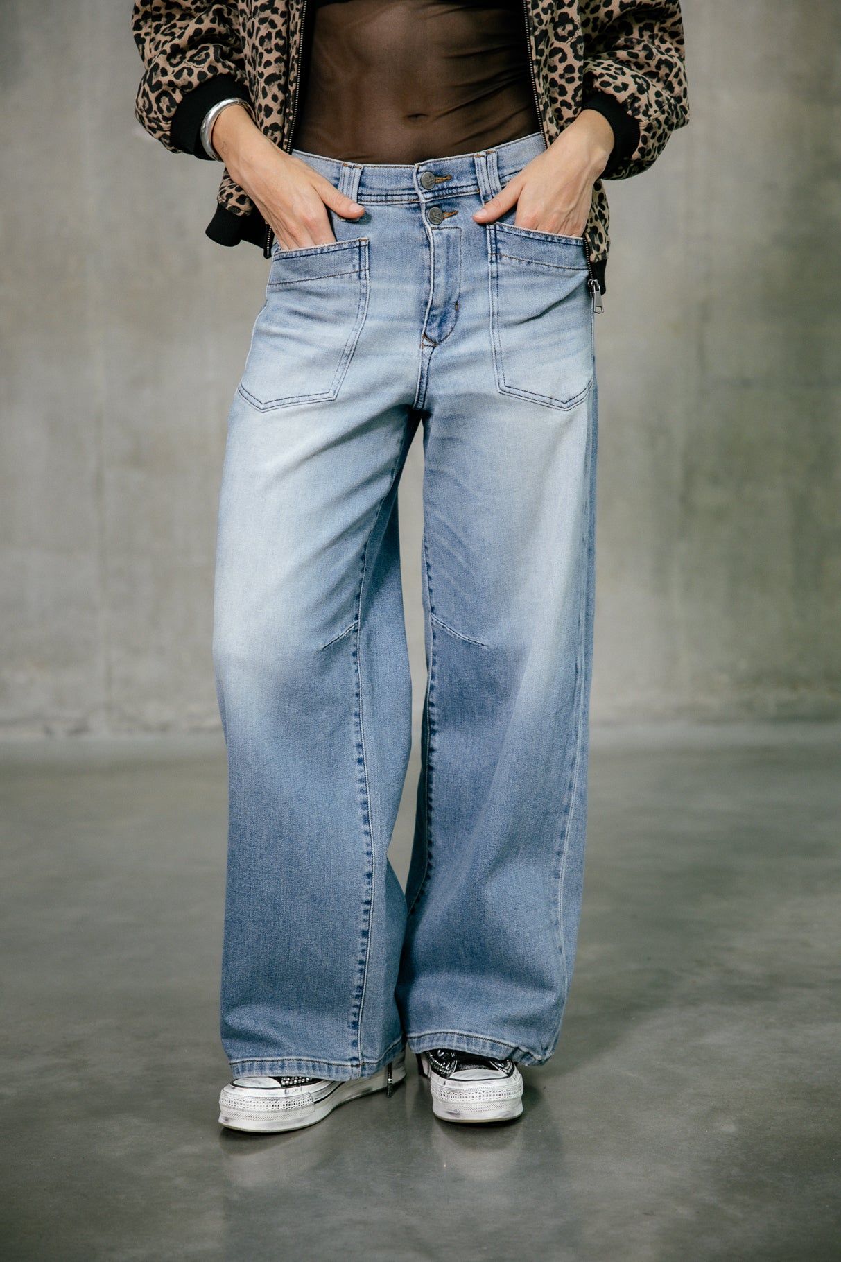 
              

Weite Jeans Frau Gaby seoul | Freeman T. Porter
            