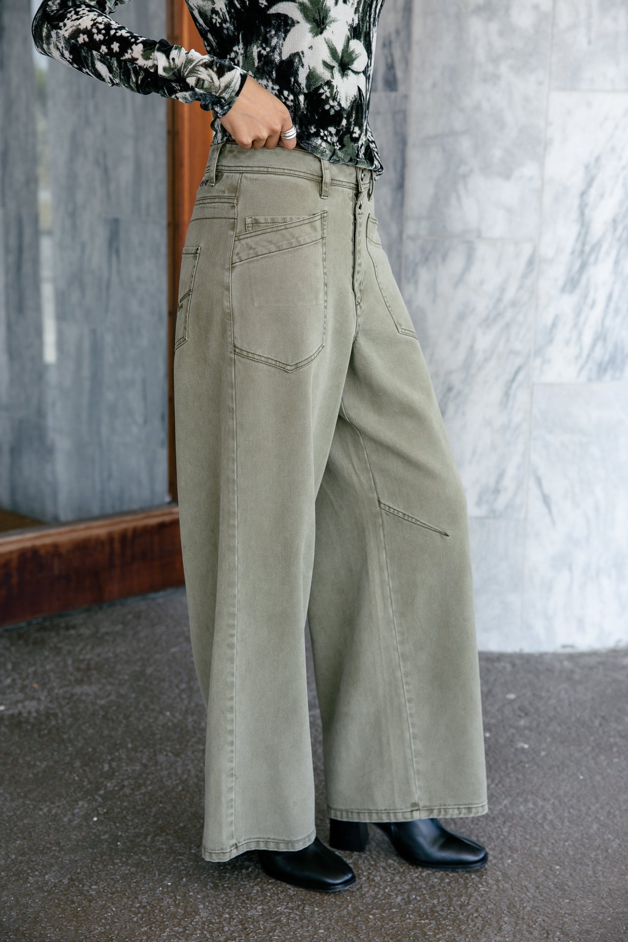 

Breite gerade Hose Damen Gaby Dolls dusty olive | Freeman T. Porter