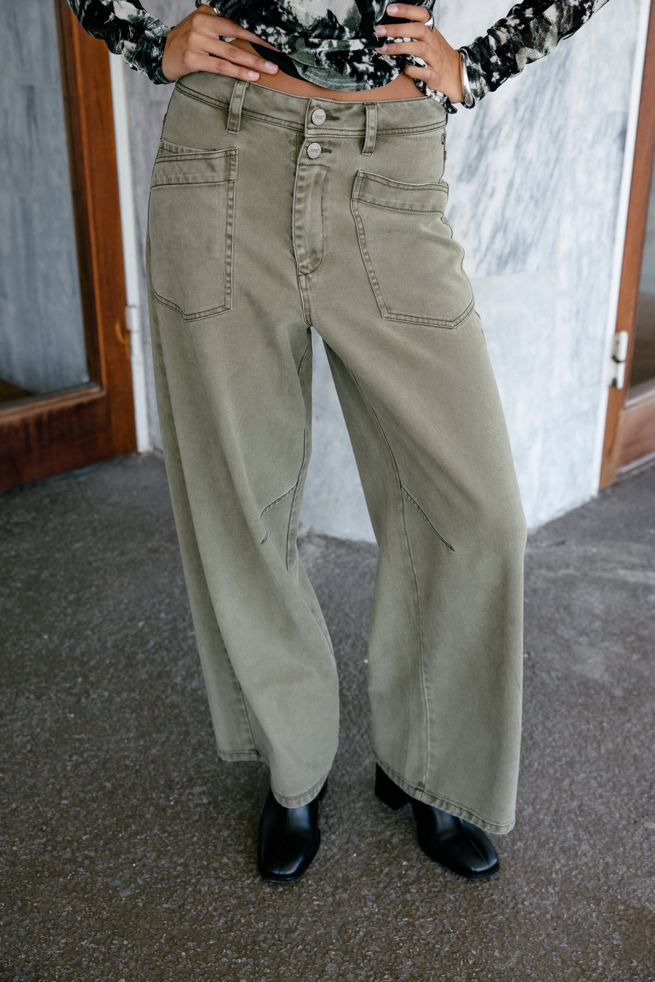 

Breite gerade Hose Damen Gaby Dolls dusty olive | Freeman T. Porter