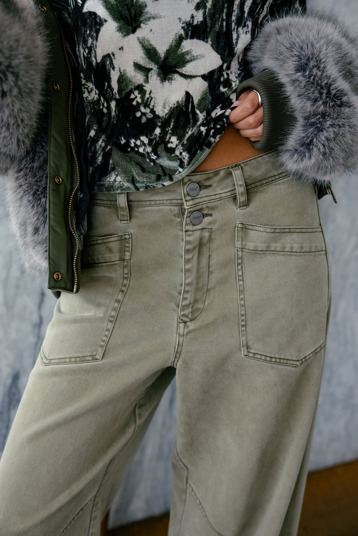 

Breite gerade Hose Damen Gaby Dolls dusty olive | Freeman T. Porter