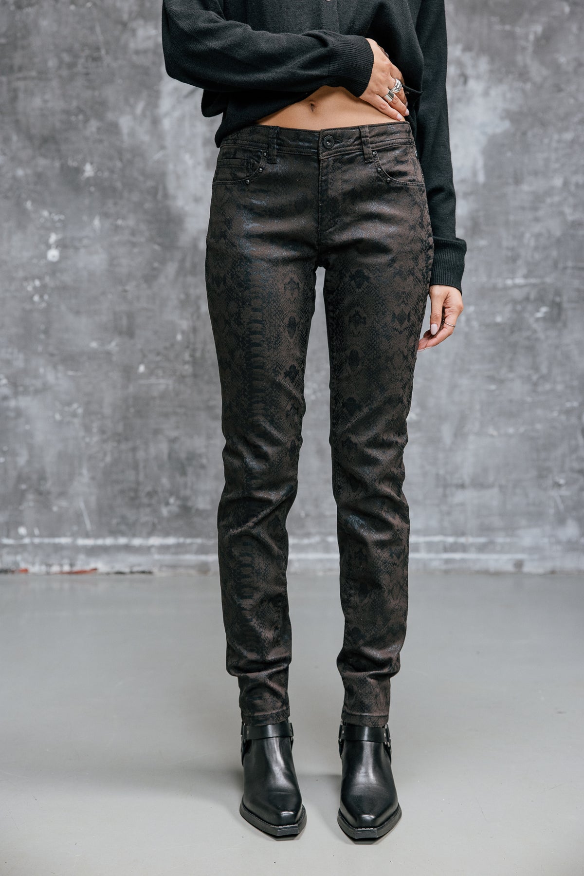   
            

Slim Fit Hose Damen Angel Conmigo original | Freeman T. Porter
          