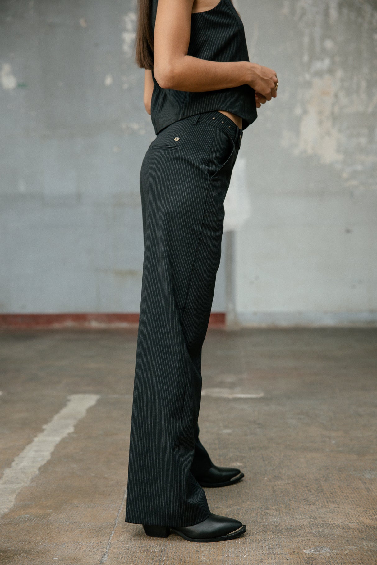 

Pantalon large taille haute Woman Sharon Oficina black iris | Freeman T. Porter