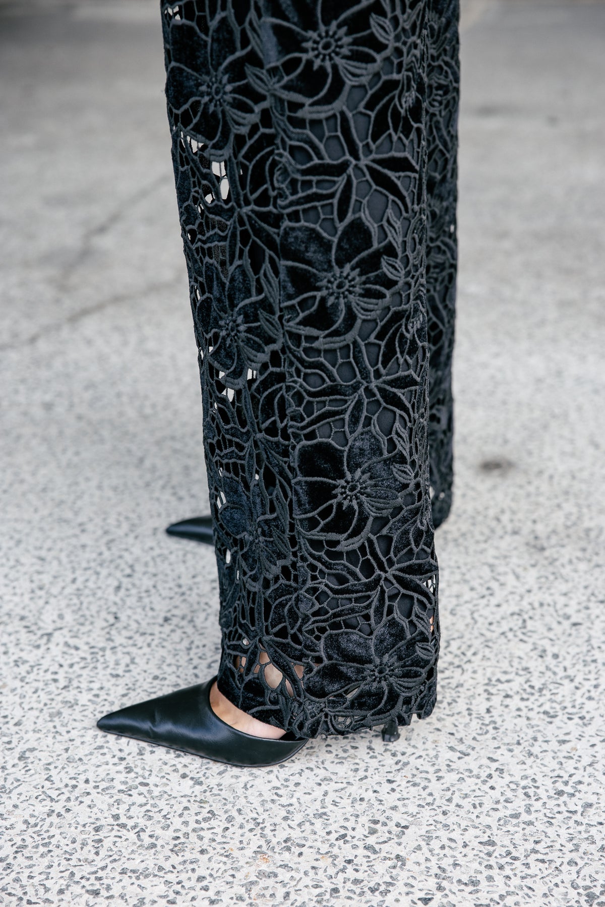 

High-Waist-Hose mit weitem Bein Damen Sharon Velvet Lace black | Freeman T. Porter