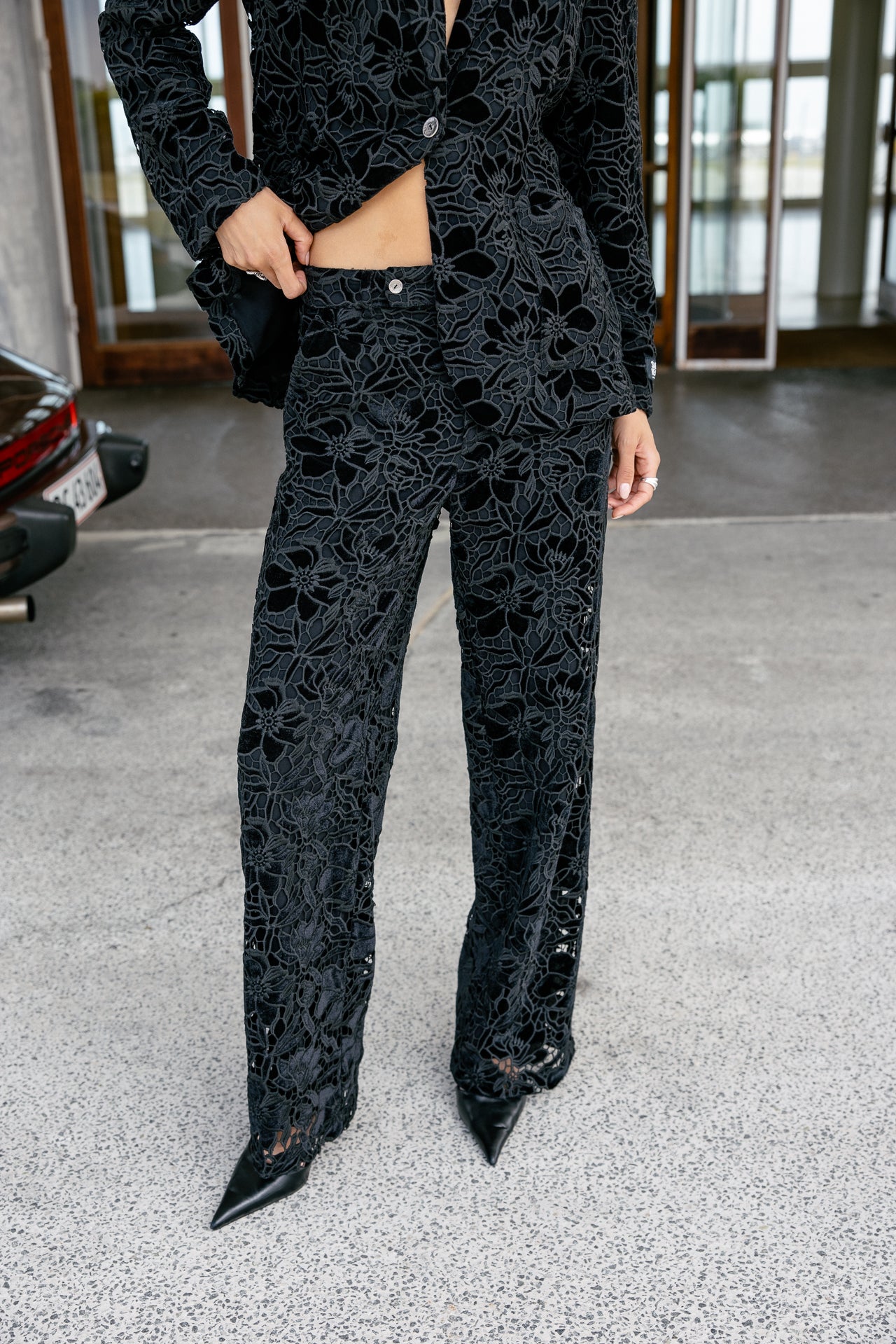 

High-Waist-Hose mit weitem Bein Damen Sharon Velvet Lace black | Freeman T. Porter