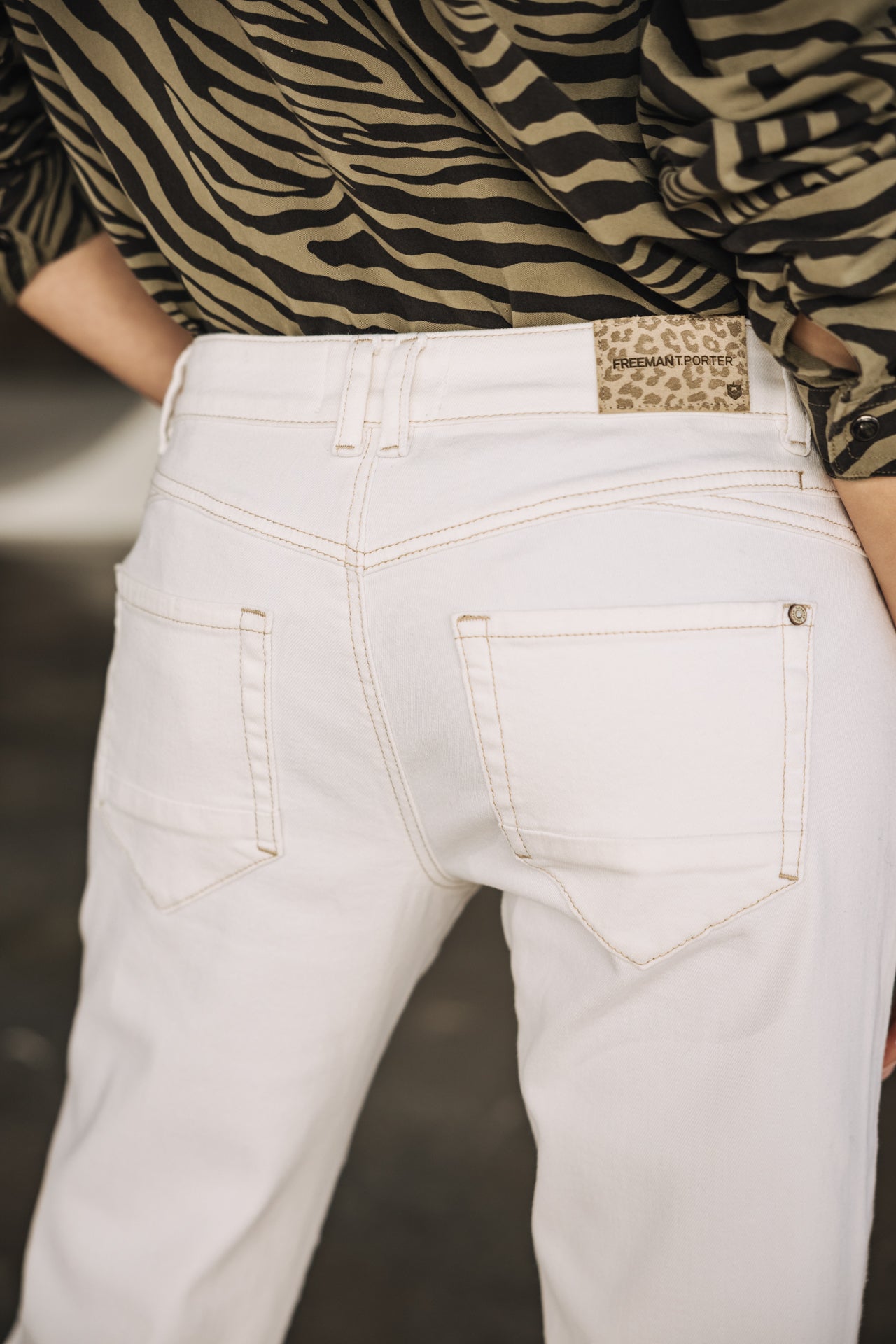 

Pantalon cropped Femme Sophy Andalousia off white | Freeman T. Porter