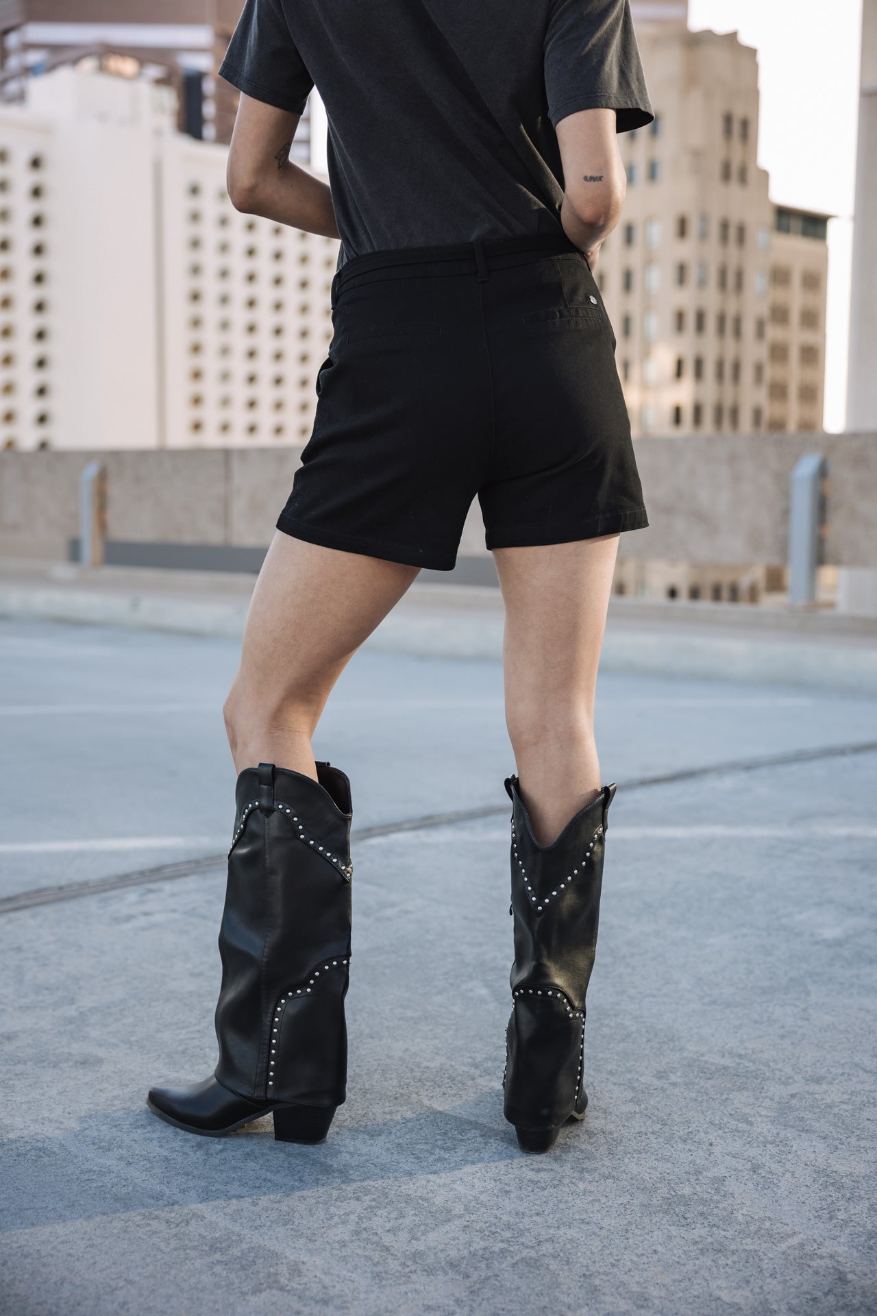 

Short city Frau Claudia Short Felicita black | Freeman T. Porter