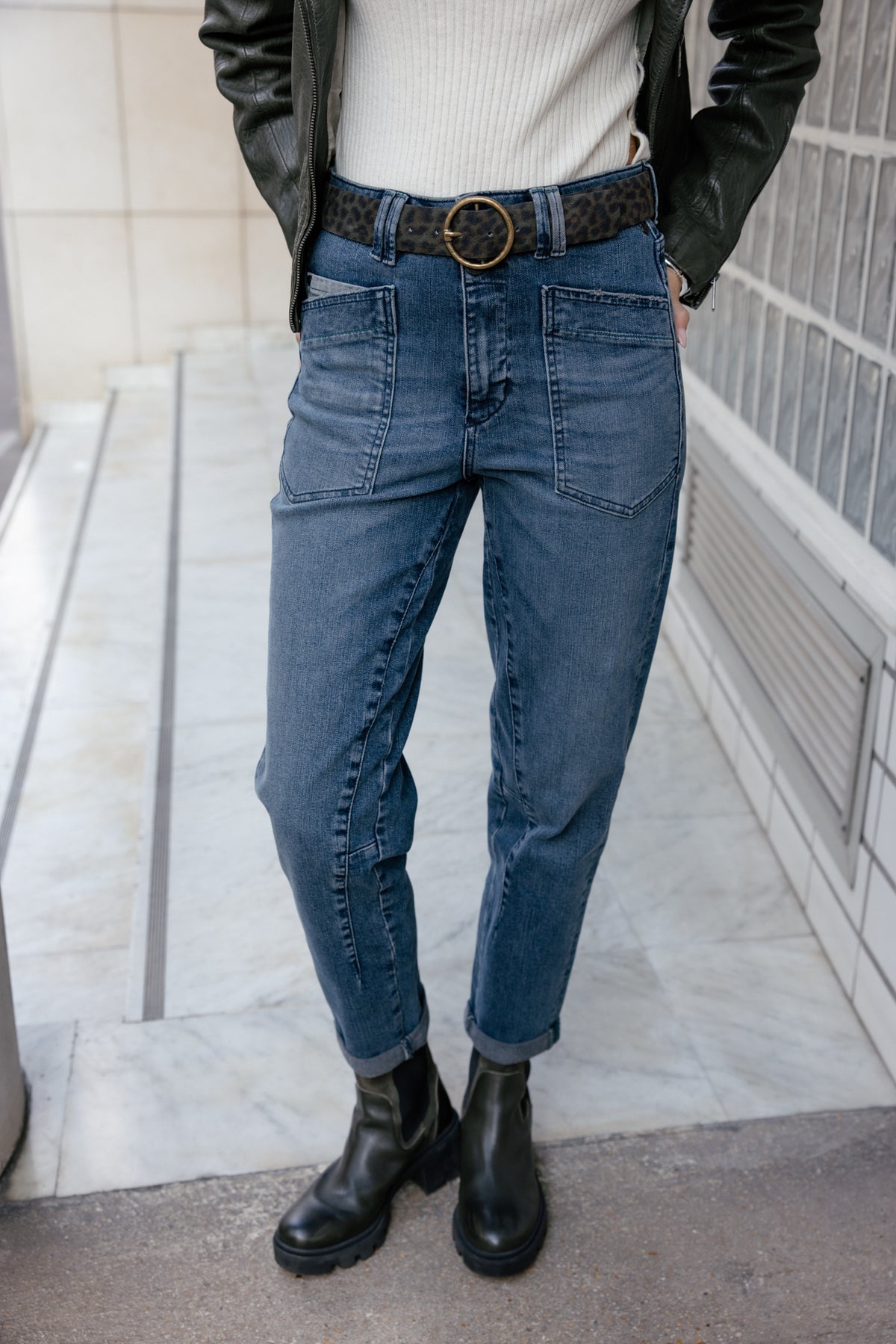   
            

High-Waist 7/8 Straight Jeans Damen Edita sirena | Freeman T. Porter
          