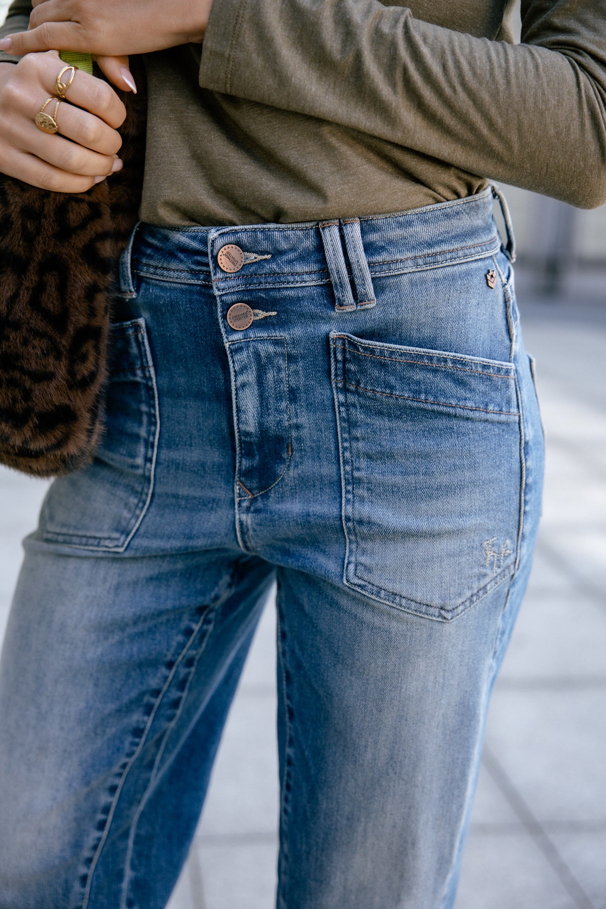 
              

Jeans taille haute Femme Edita sicilian | Freeman T. Porter
            