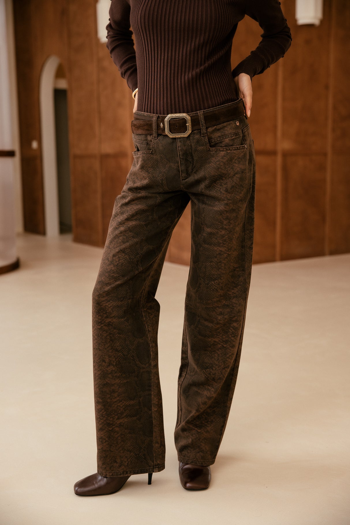   
            

Vaqueros rectos de tiro medio Mujer Hannah Insider brown | Freeman T. Porter
          