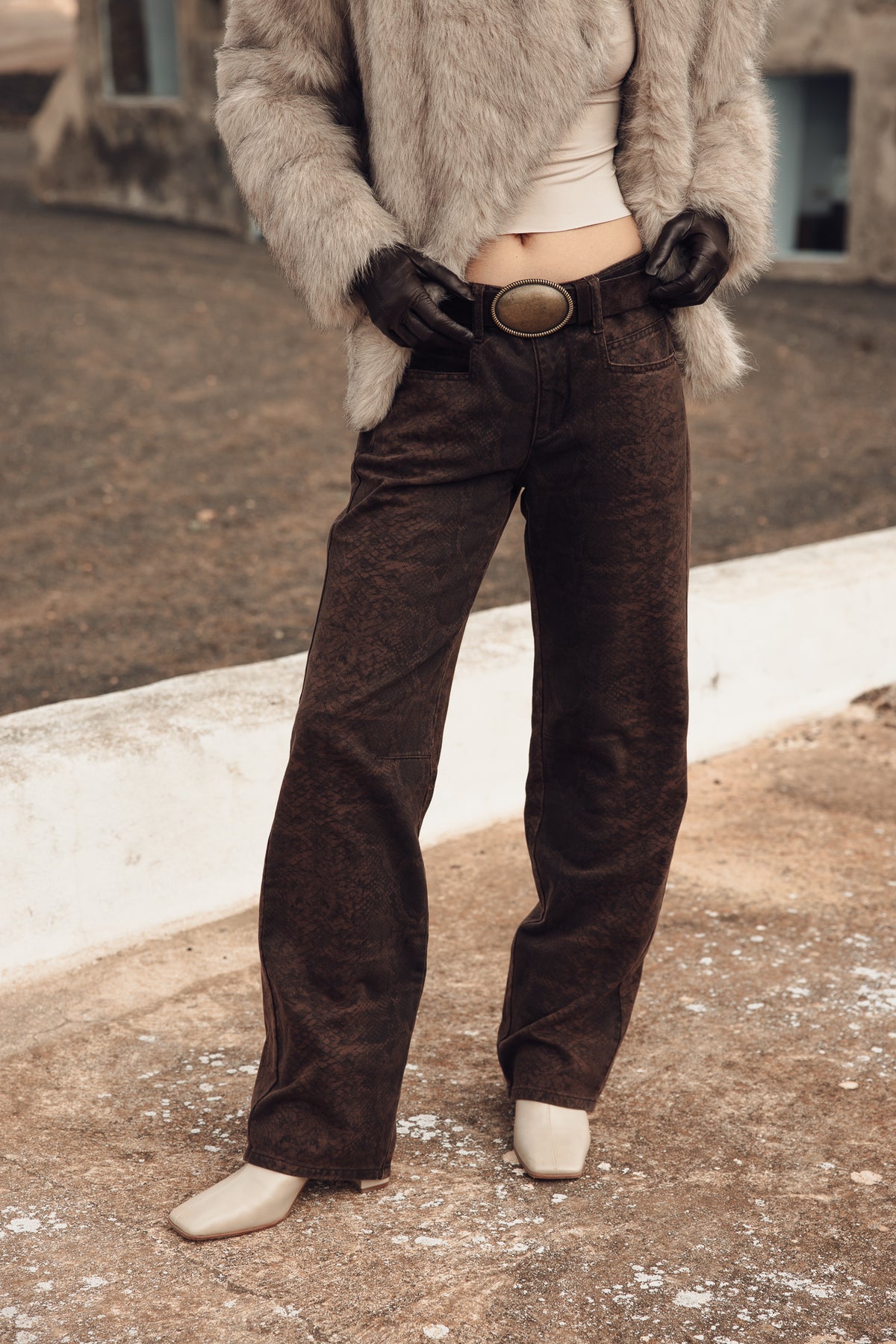   
            

Jeans direitos de cintura média Mulher Hannah Insider brown | Freeman T. Porter
          