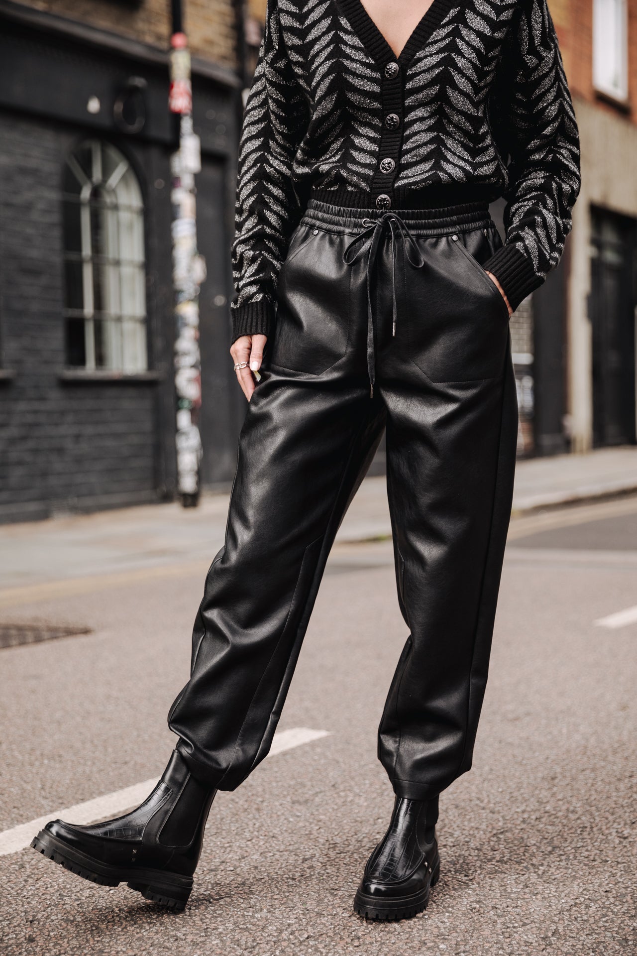   
            

Pantalon relaxed fit Femme Odela Biker black | Freeman T. Porter
          