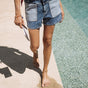 

Short Woman Calissa winky | Freeman T. Porter