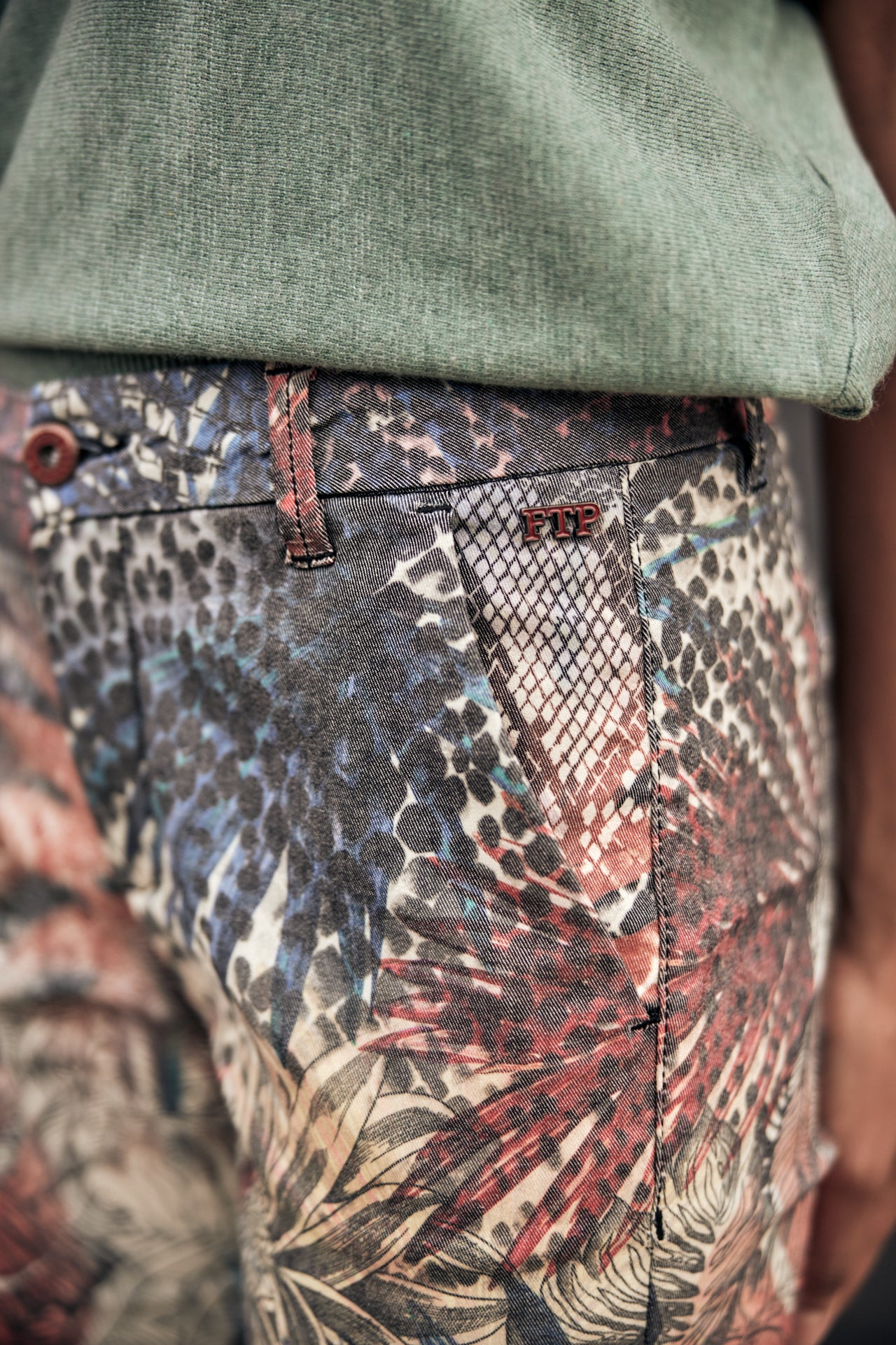 

Pantalon city slim Femme Claudia Equatoria original | Freeman T. Porter