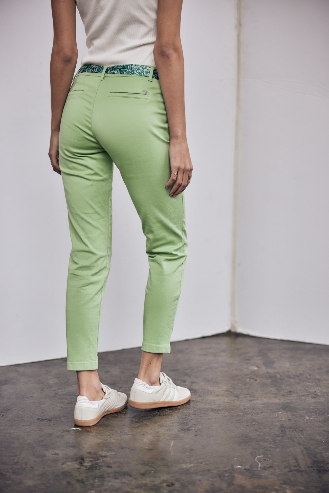 

Pantalon city slim Femme Claudia Felicita quiet green | Freeman T. Porter