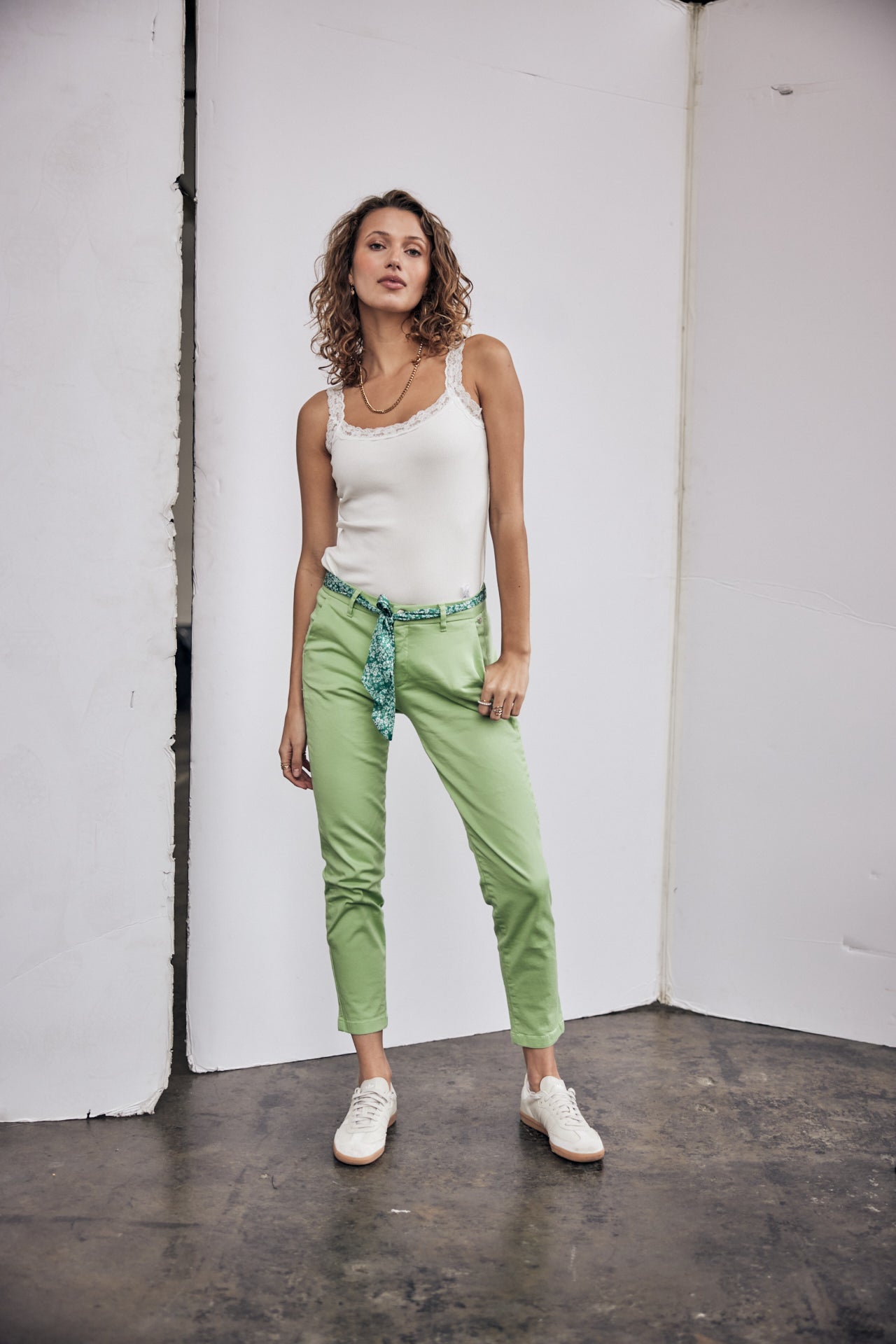 

Pantalon city slim Femme Claudia Felicita quiet green | Freeman T. Porter
