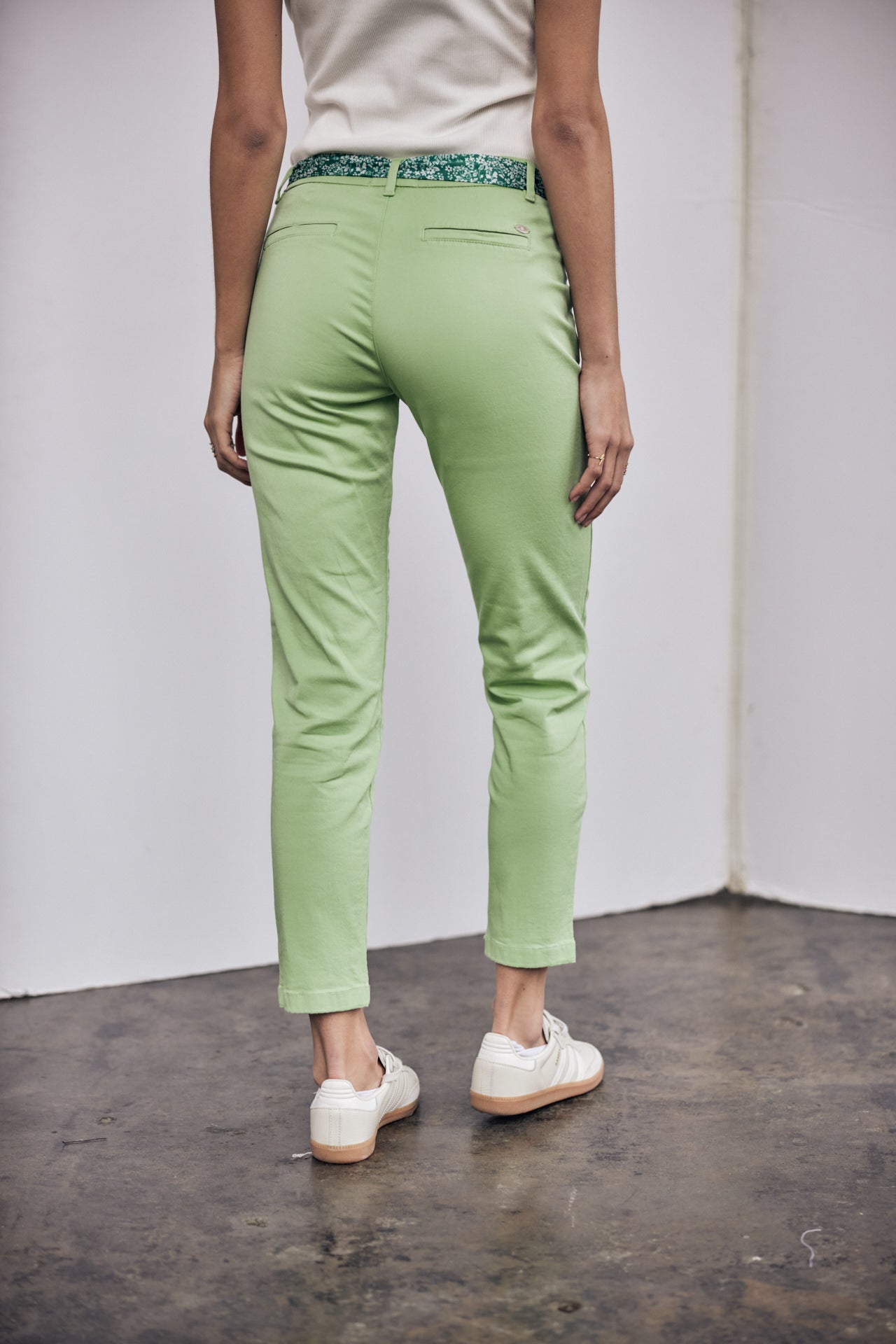 

Pantalon city slim Femme Claudia Felicita quiet green | Freeman T. Porter