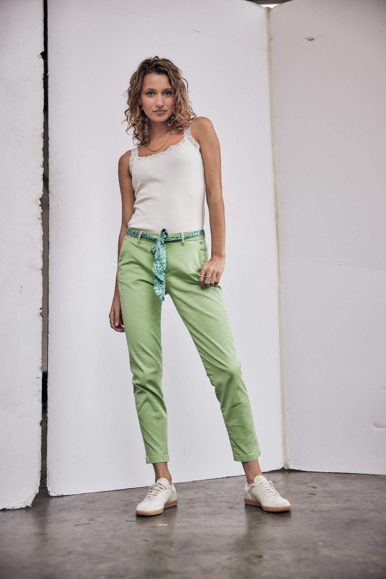 

Pantalon city slim Femme Claudia Felicita quiet green | Freeman T. Porter
