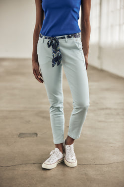

Pantalon city slim Femme Claudia Felicita cool blue | Freeman T. Porter