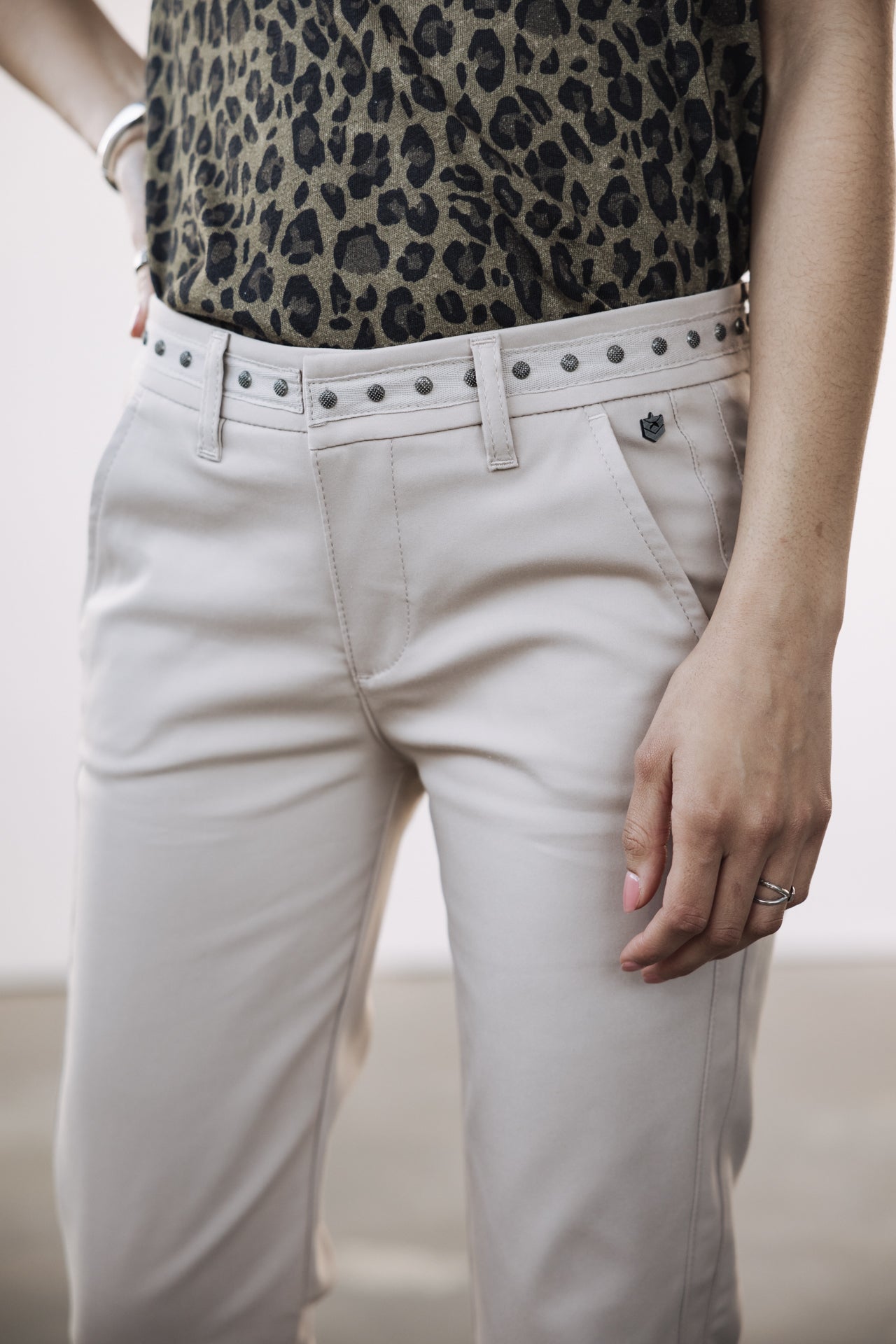 

Pantalones slim-fit Mujer Claudia Polyneo Light beige | Freeman T. Porter