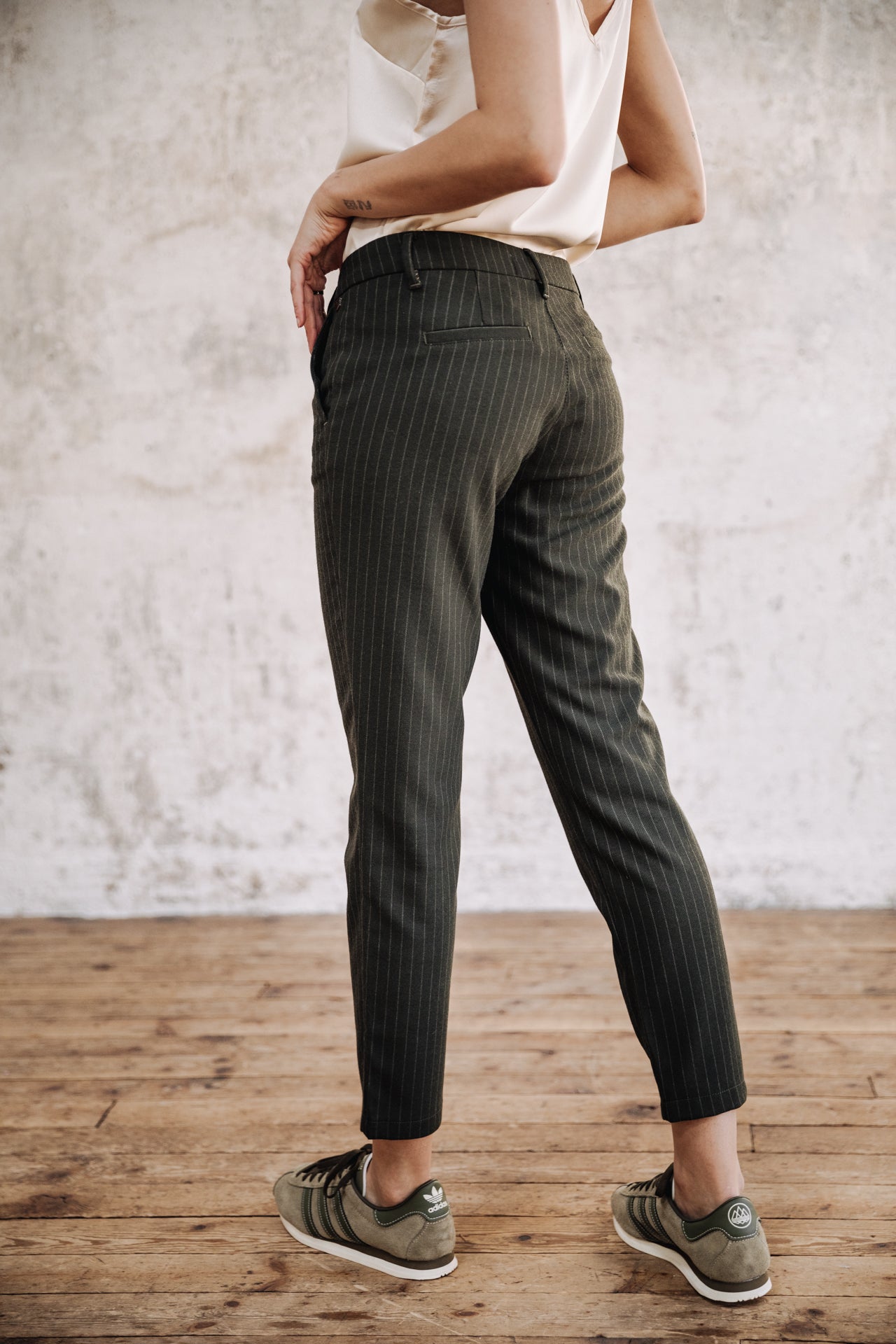 

Pantalon city slim Femme Claudia Buren Khaki forest night | Freeman T. Porter