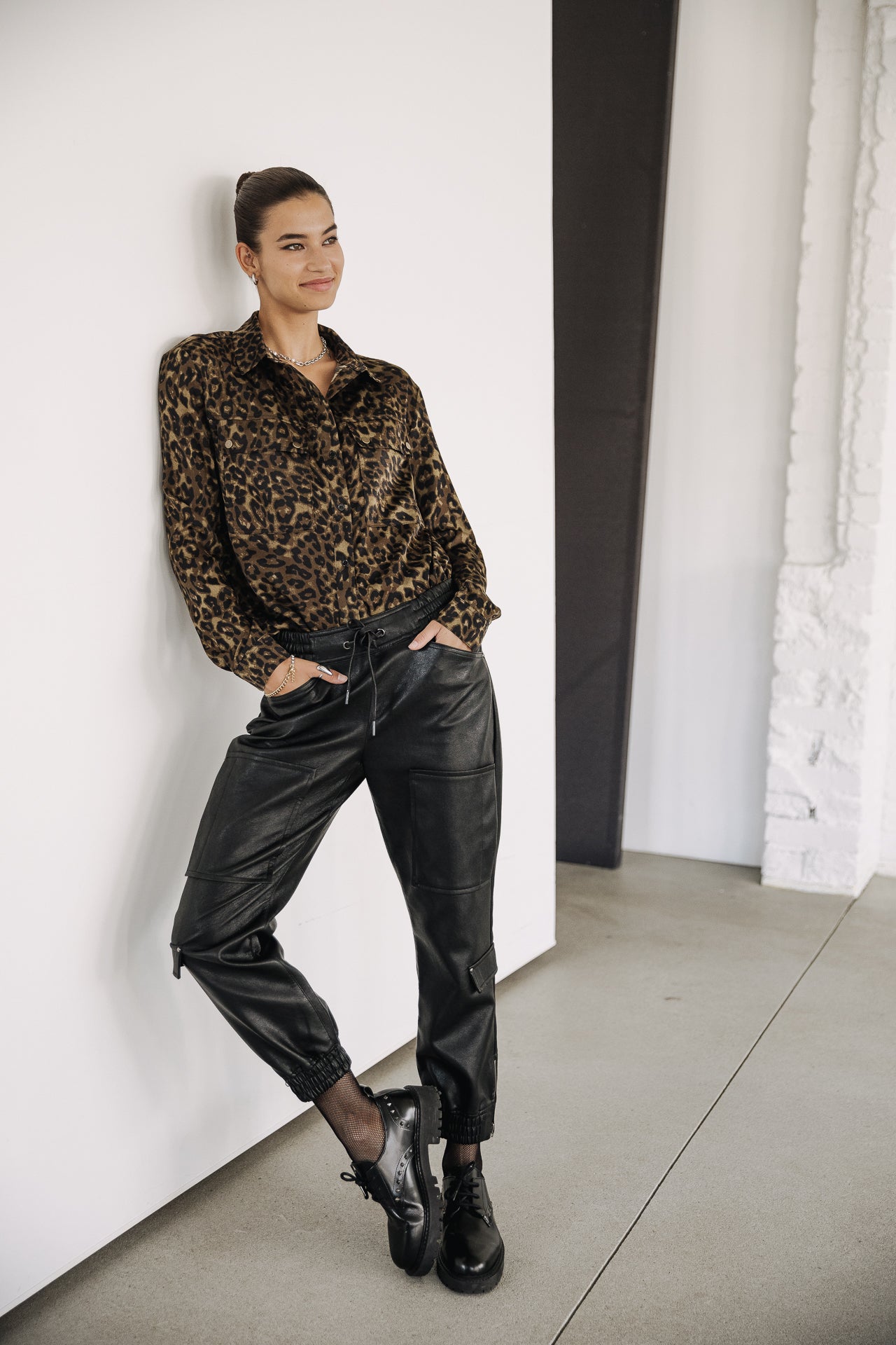 
              

Cargo-Hose Damen Celine Biker black | Freeman T. Porter
            