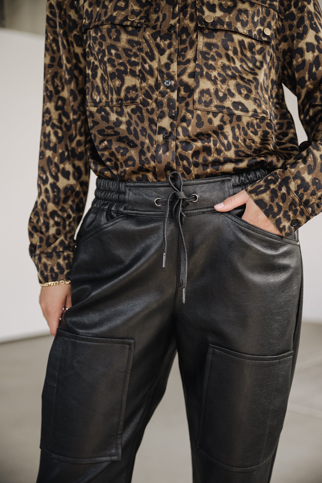 

Cargo-Hose Damen Celine Biker black | Freeman T. Porter