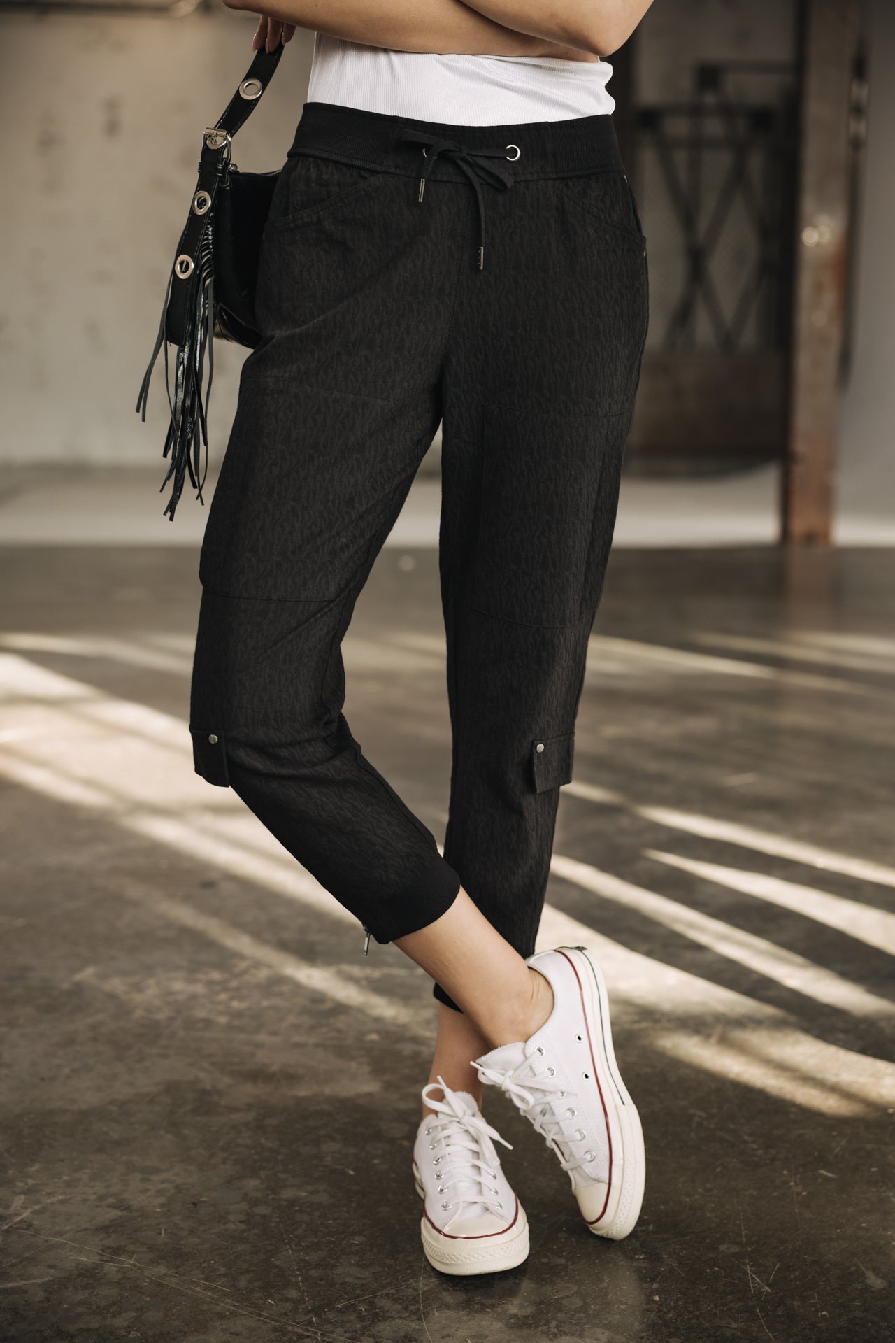 
              

Cargo-Hose Frau Celine Sapa black | Freeman T. Porter
            