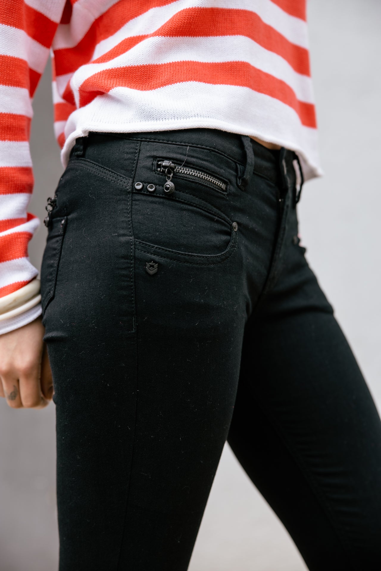 

High-waisted slim jeans Women Alexa High Waist Cropped black | Freeman T. Porter