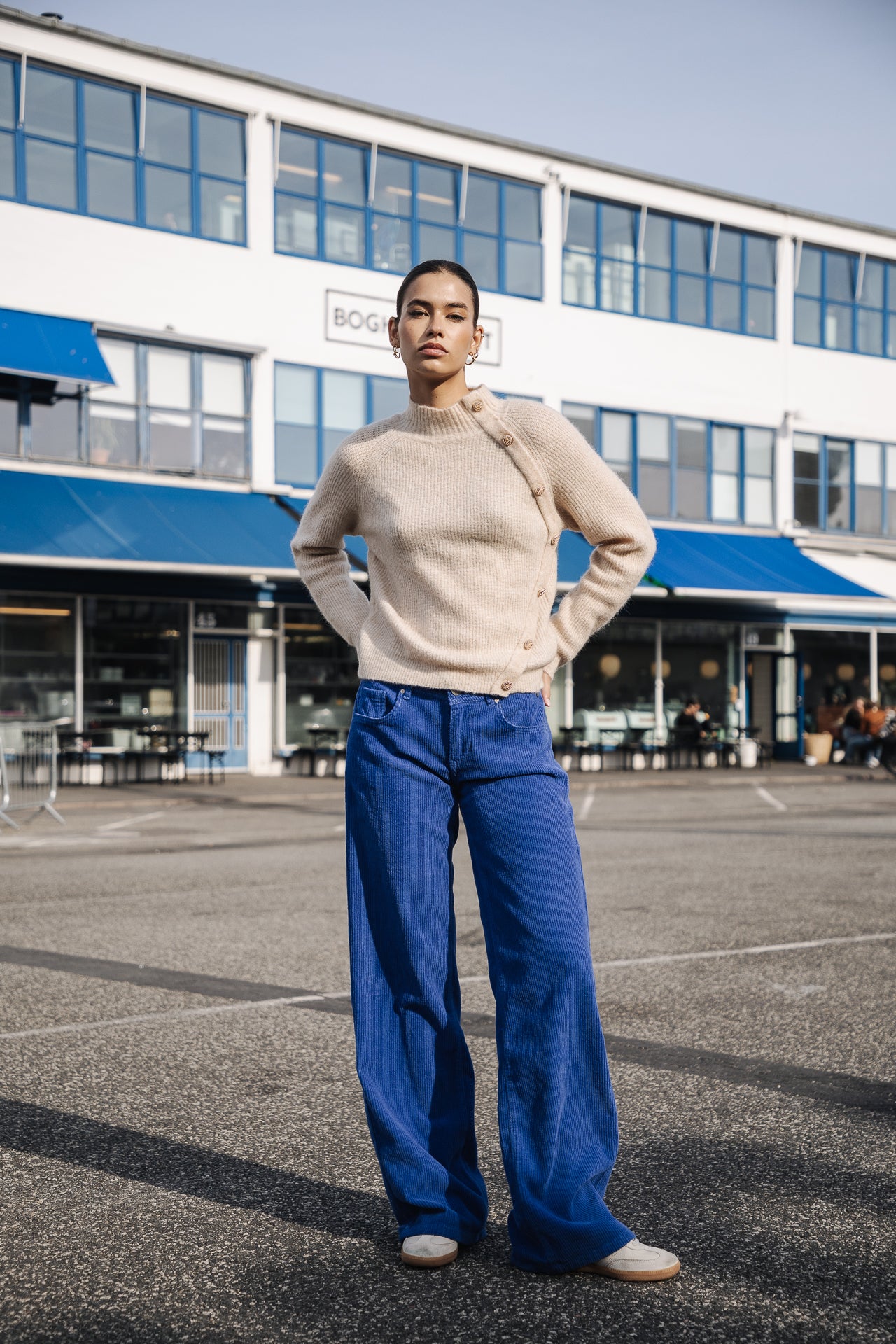 

Weite Low Rise Hose Damen Agatha Veluto mazarine blue | Freeman T. Porter