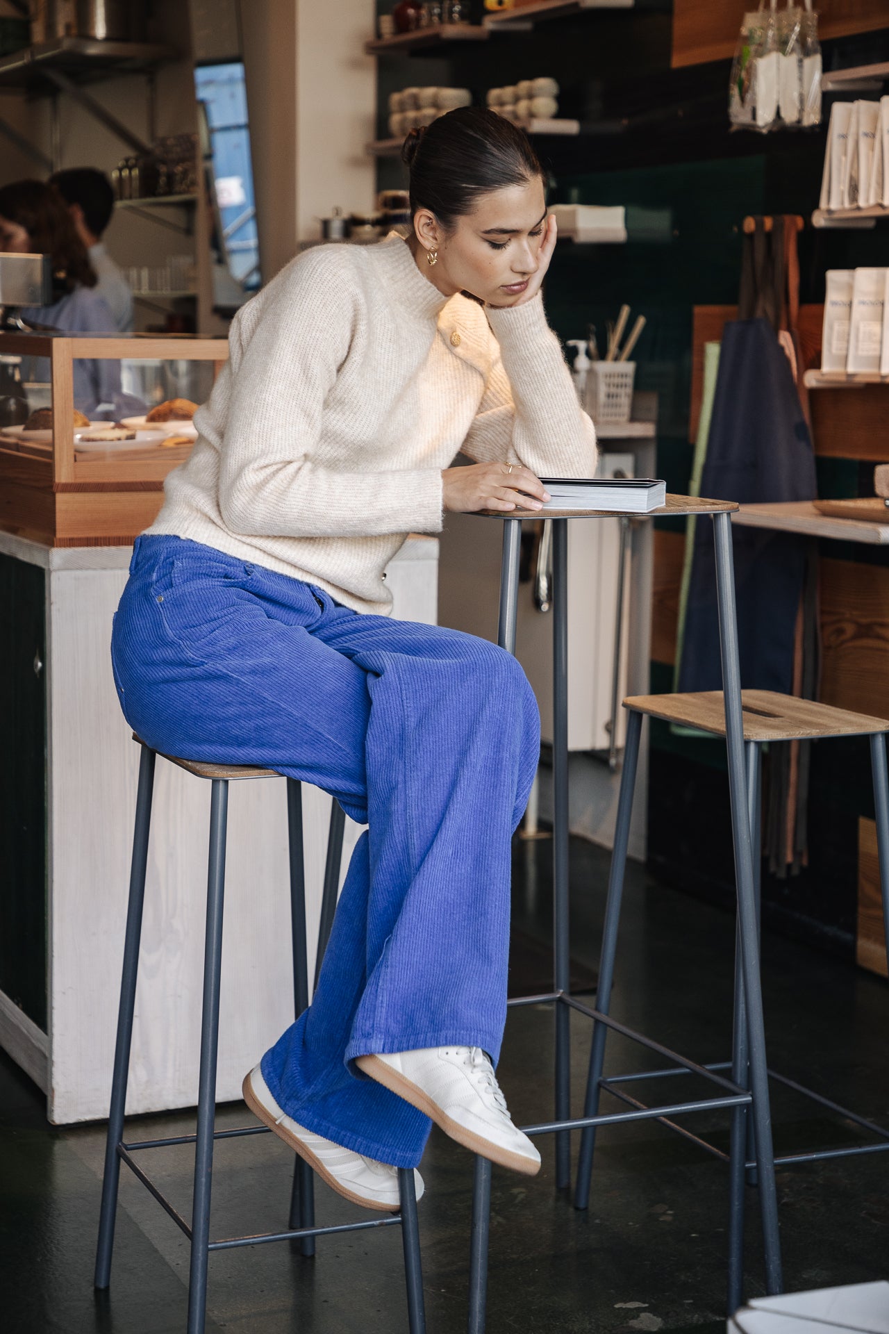 

Weite Low Rise Hose Damen Agatha Veluto mazarine blue | Freeman T. Porter