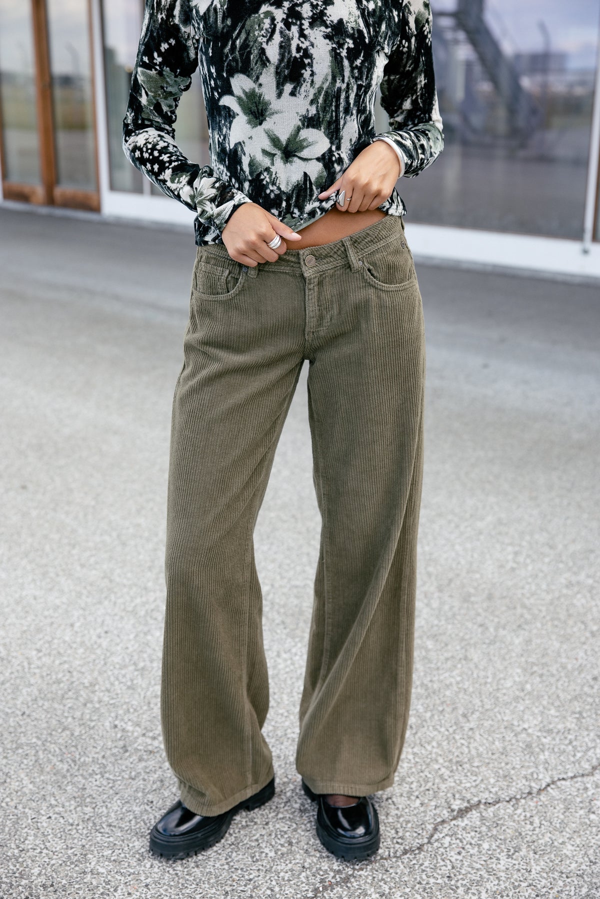

Low rise wide leg trousers Women Agatha Veluto forest night | Freeman T. Porter