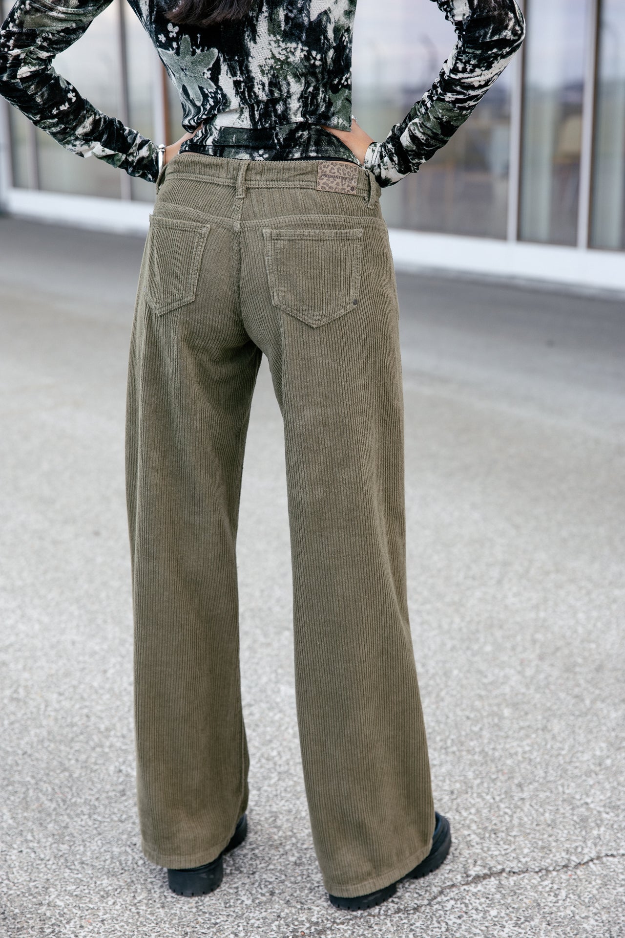 

Low rise wide leg trousers Women Agatha Veluto forest night | Freeman T. Porter