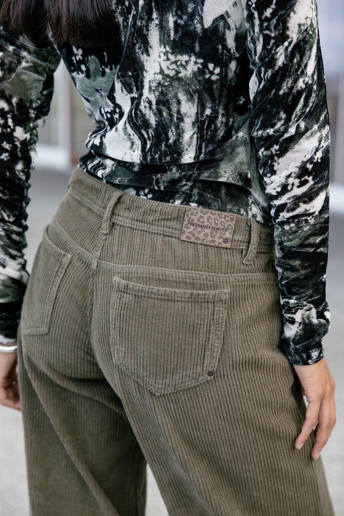 

Low rise wide leg broek Dames Agatha Veluto forest night | Freeman T. Porter