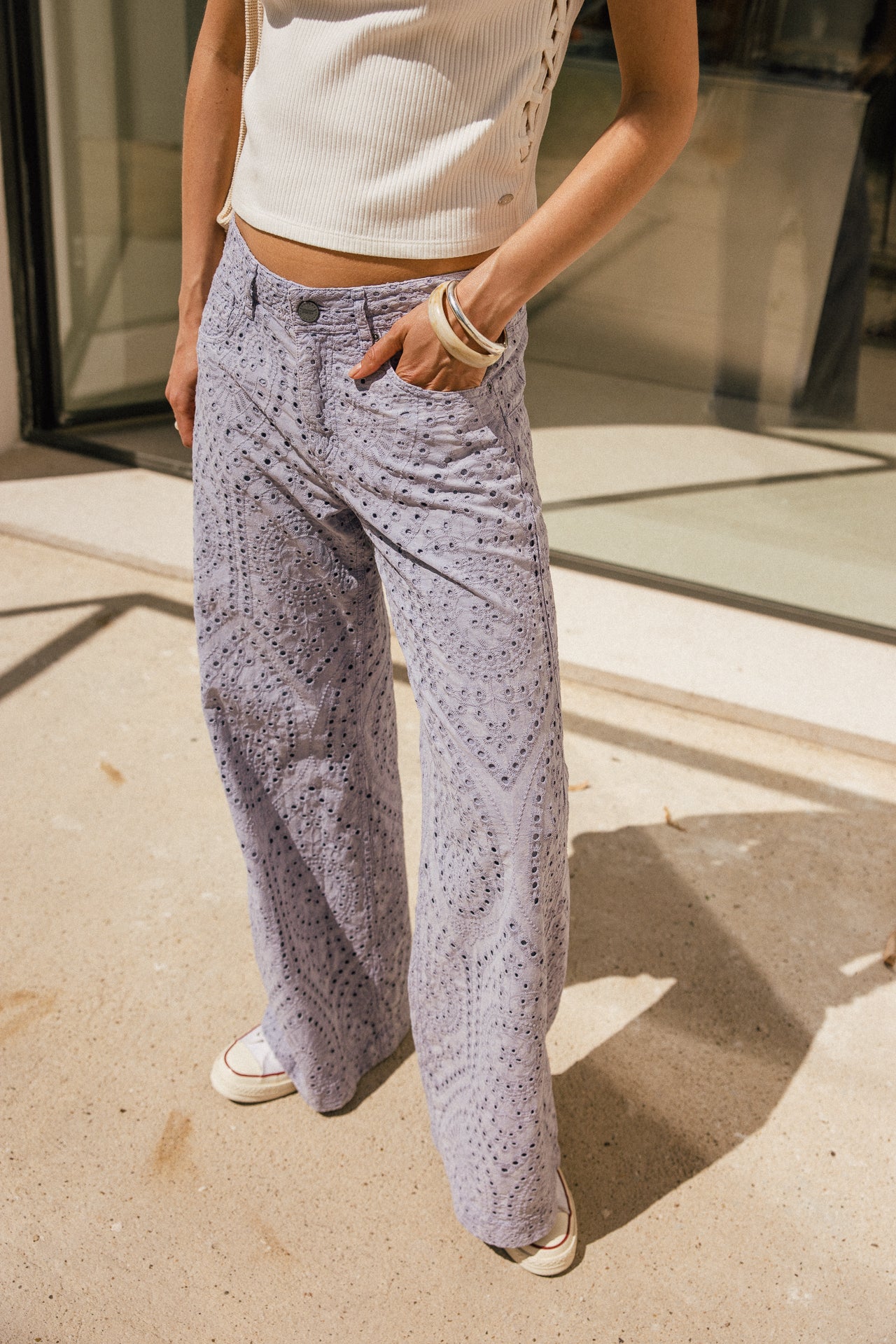   
            

Pantalon large à broderie anglaise Femme Miley Embroidery lila | Freeman T. Porter
          