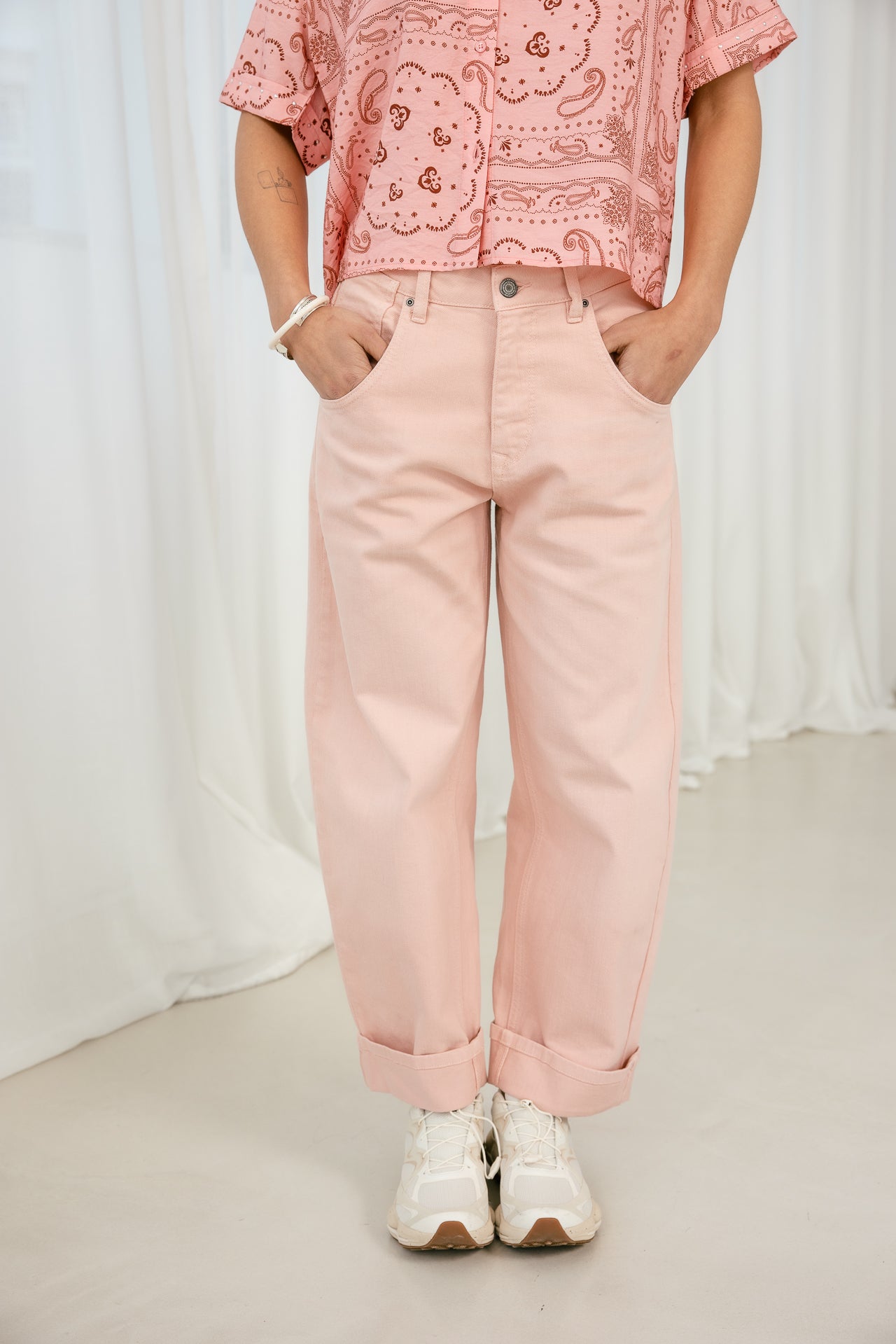   
            

Pantalon boyfriend 7/8 Femme Robyn Magestic silver pink | Freeman T. Porter
          