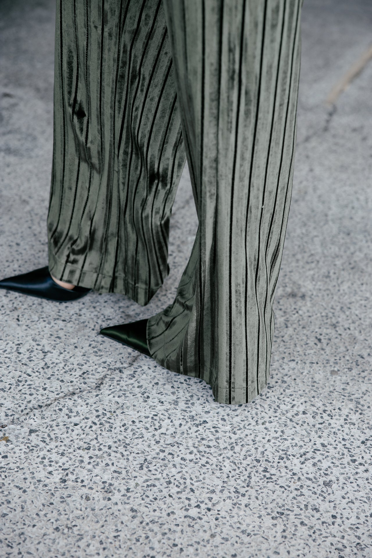 

Wijde fluwelen broek Dames Leia Peely dusty olive | Freeman T. Porter
