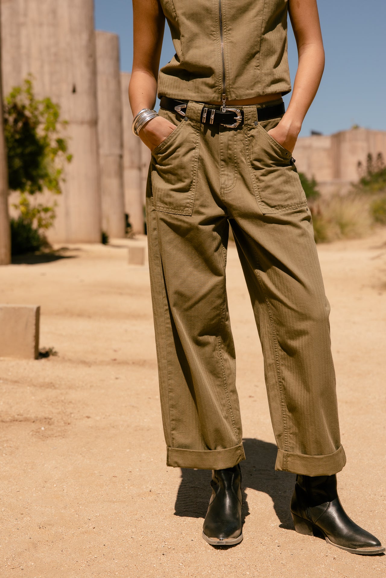   
            

Pantalon jambes ballon Femme Naya Yolo martini olive | Freeman T. Porter
          