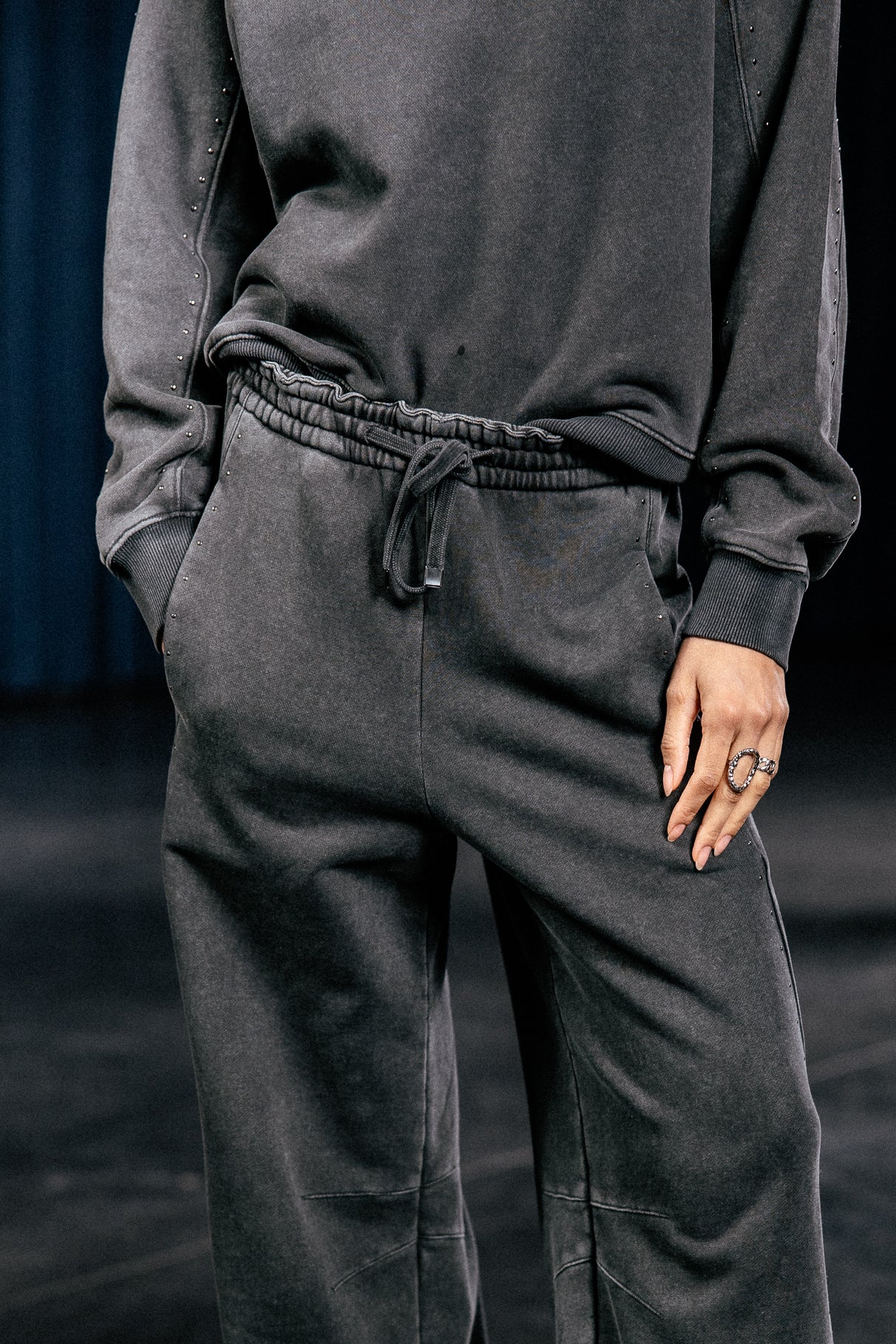 
              

Barrel trousers Women Kalim grey | Freeman T. Porter
            