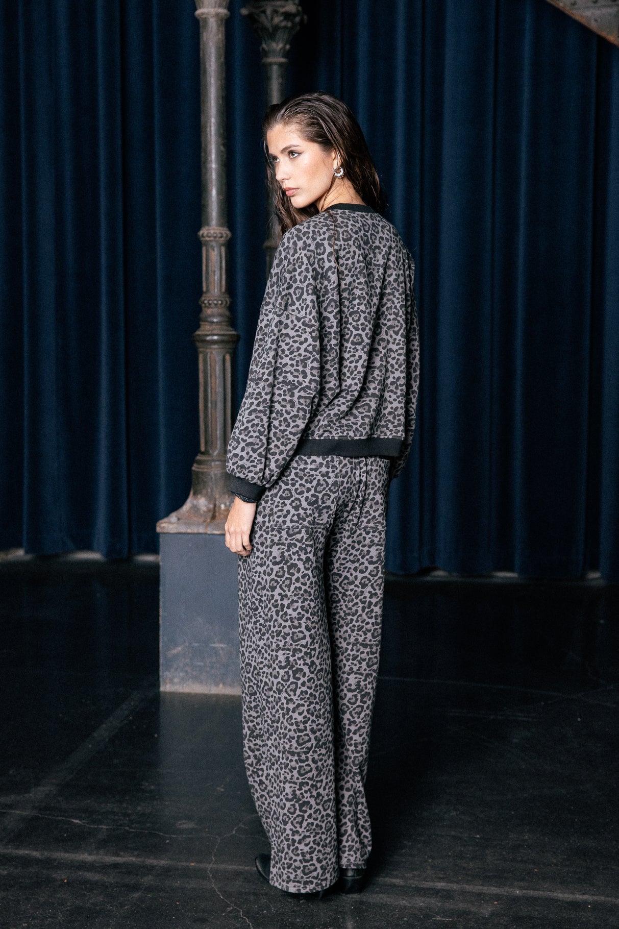 

Printed jogger pants Women Vamor Leo grey | Freeman T. Porter