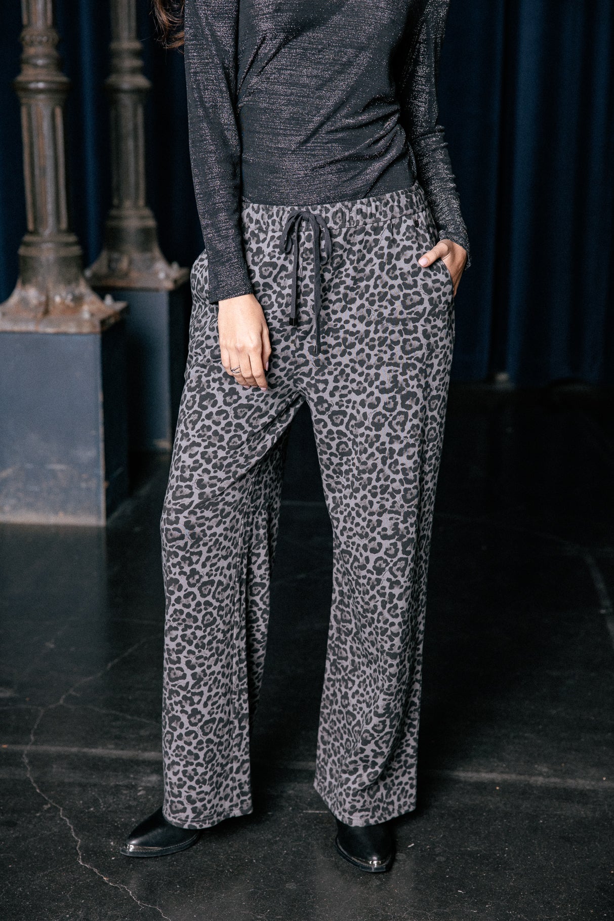   
            

Printed jogger pants Women Vamor Leo grey | Freeman T. Porter
          