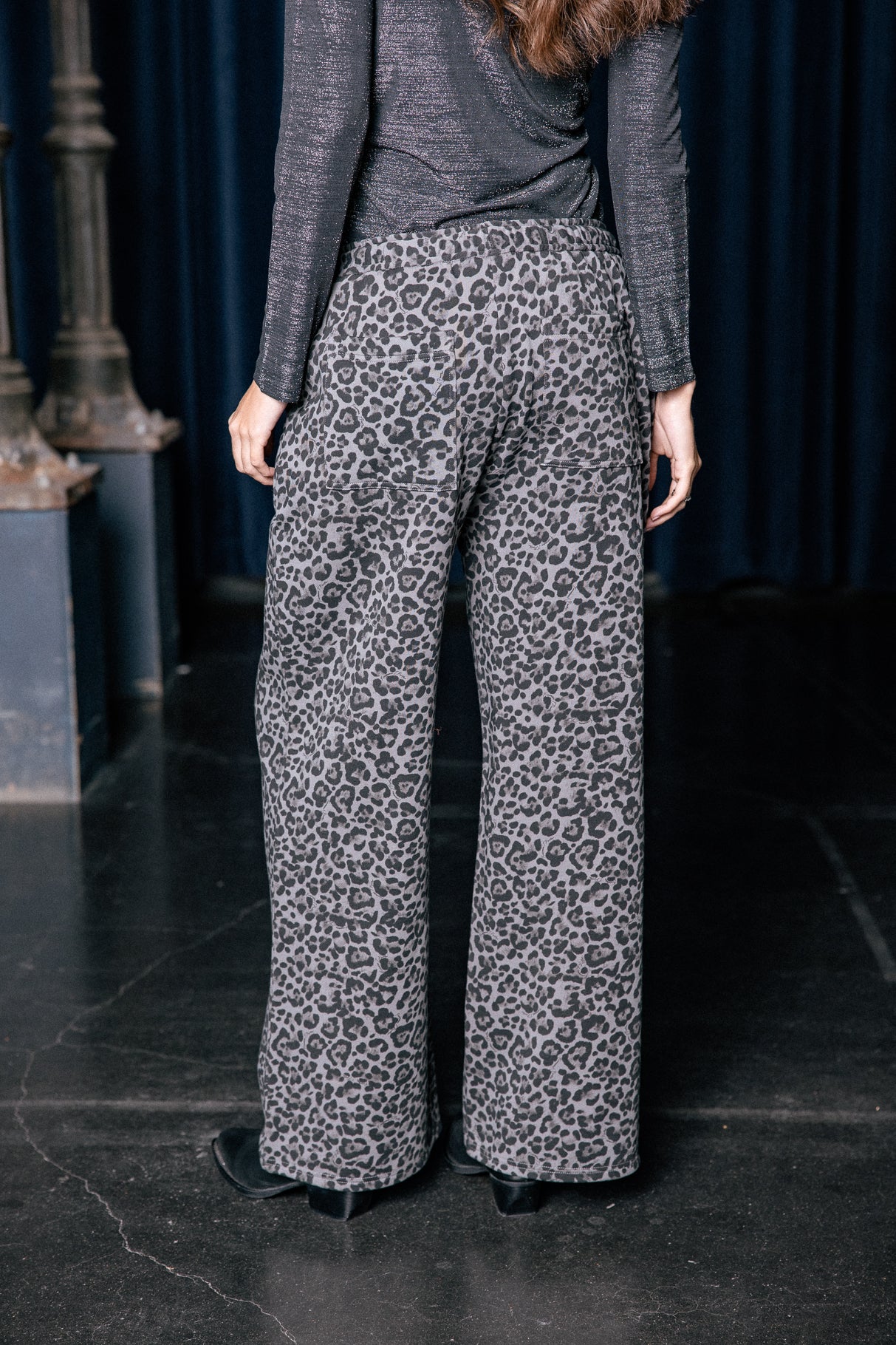 

Printed jogger pants Women Vamor Leo grey | Freeman T. Porter