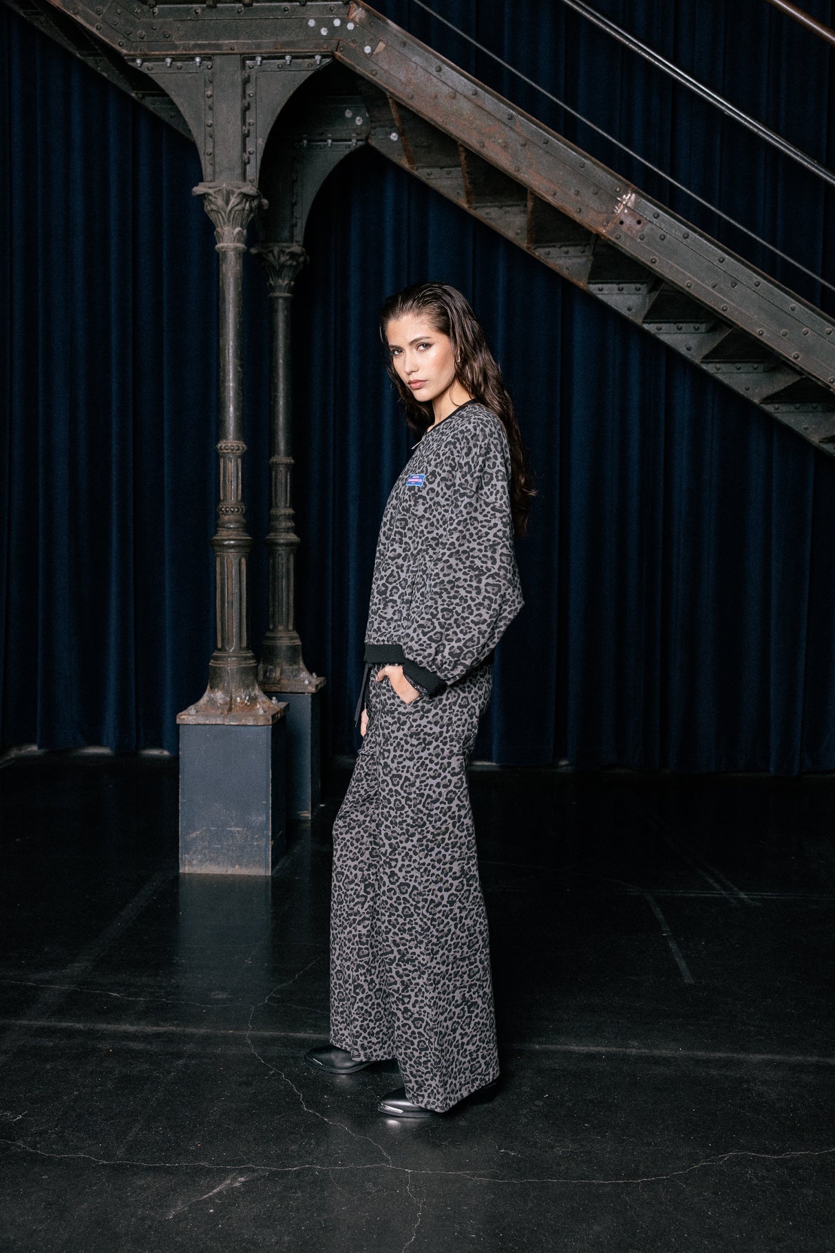 

Printed jogger pants Women Vamor Leo grey | Freeman T. Porter