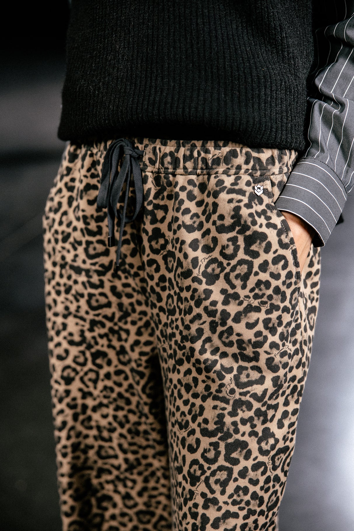 
              

Printed jogger pants Women Vamor Leo natural beige | Freeman T. Porter
            