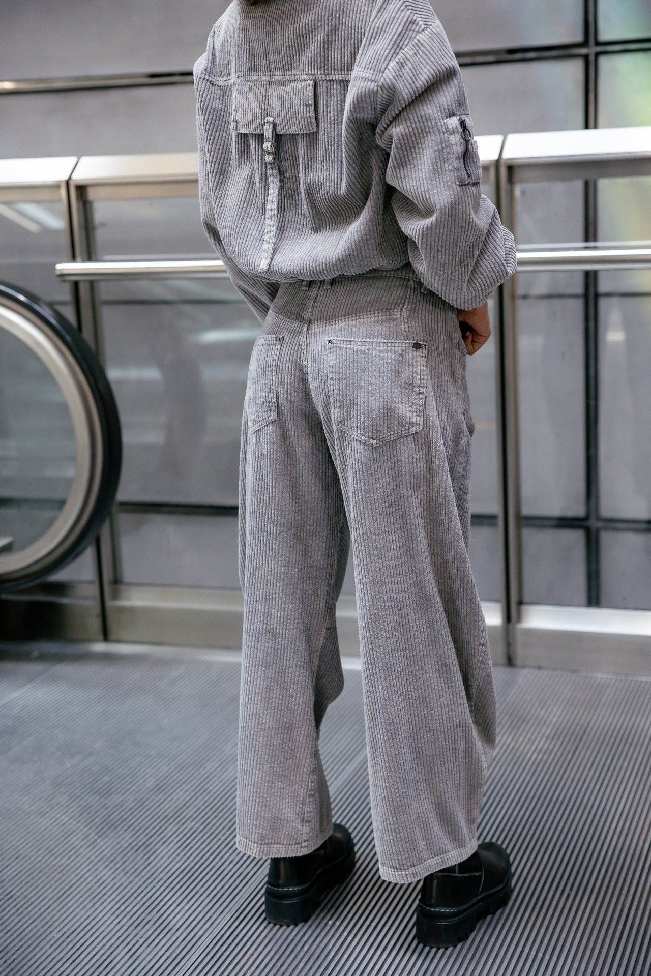 

Pantalón barrel de terciopelo Mujer April Polar charcoal grey | Freeman T. Porter